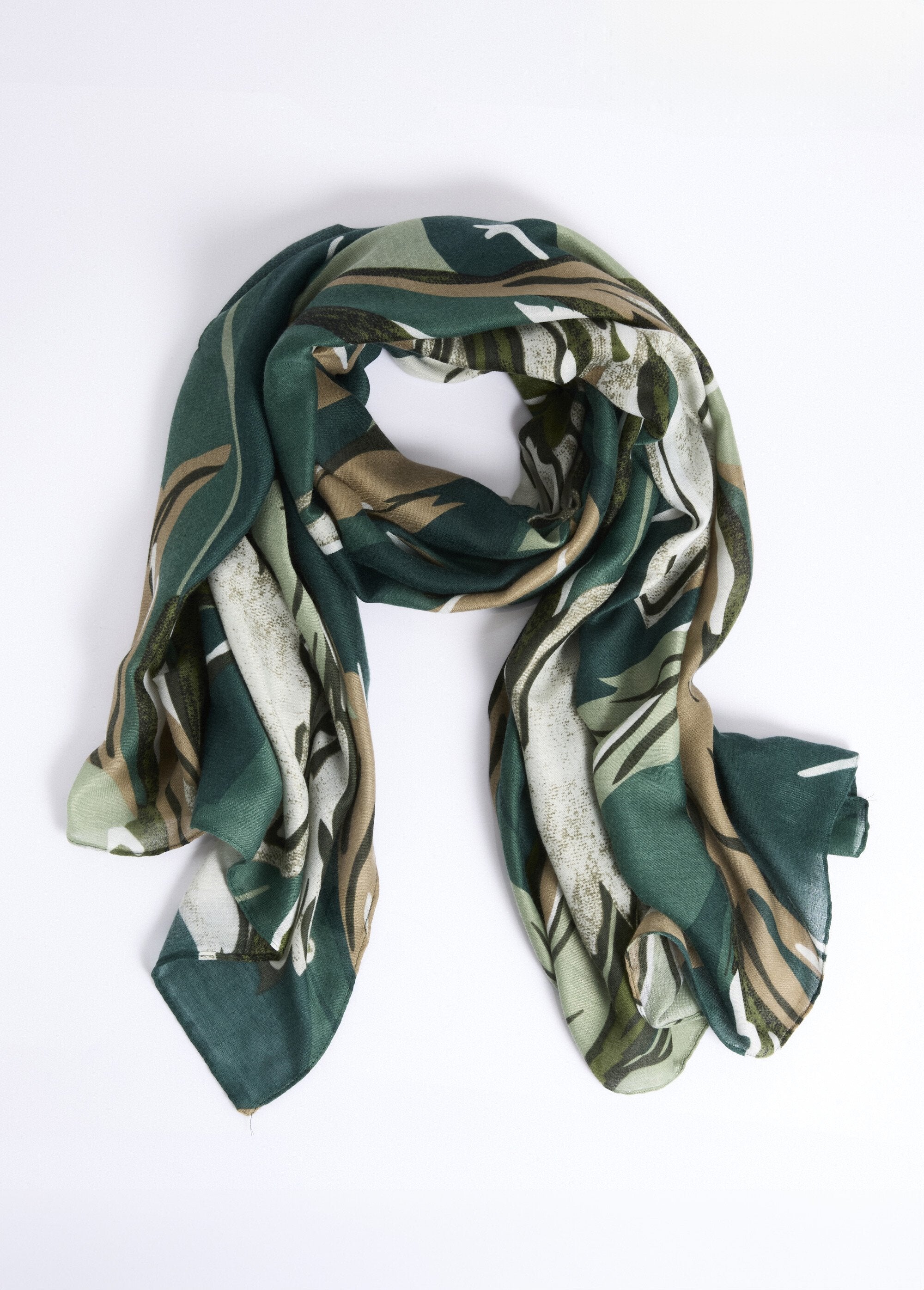 Bufanda_fina_con_estampado_floral_en_monocromo_Verde_FA1_slim
