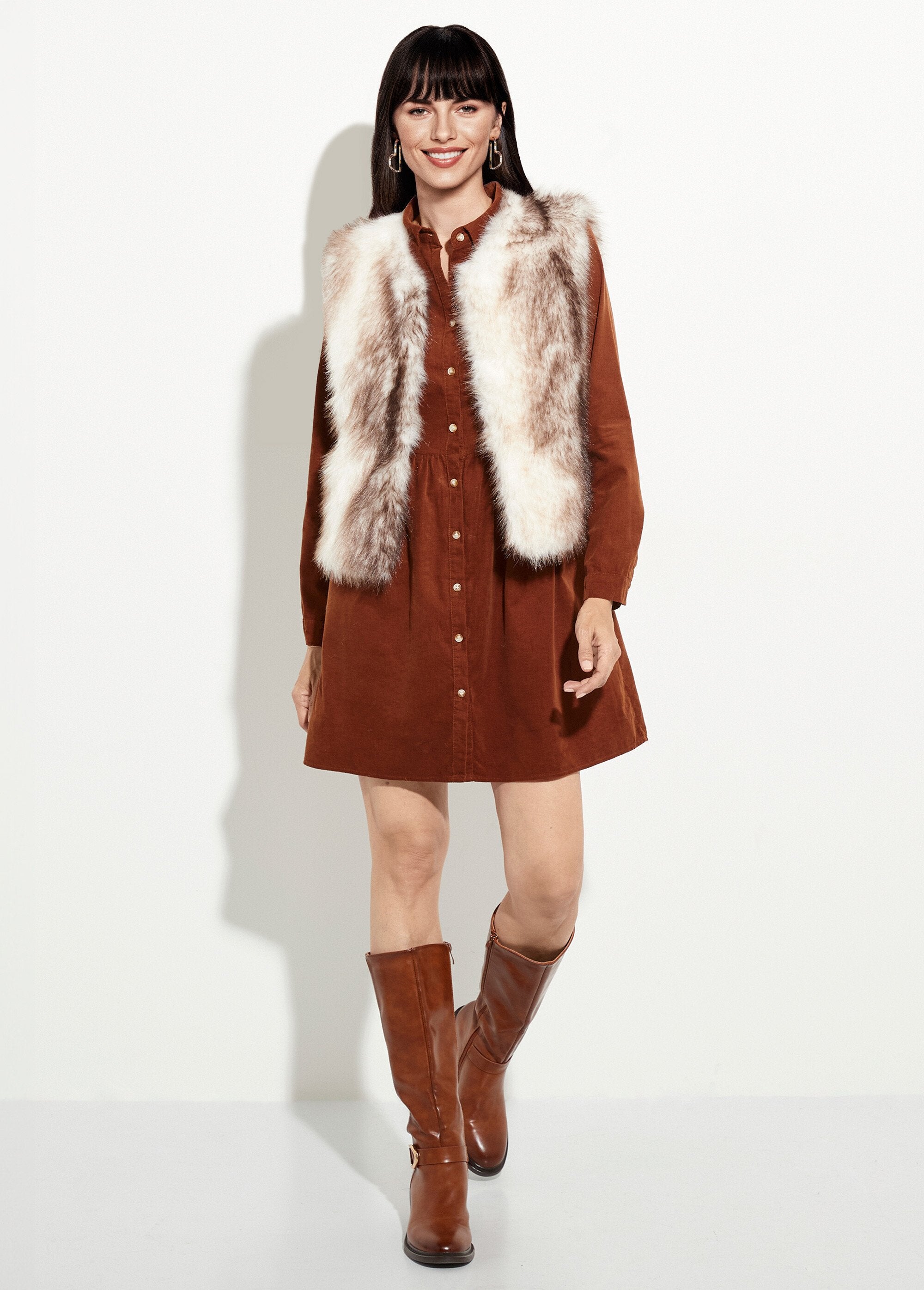 Chaleco_de_piel_sintética_sin_mangas_Beige_SF1_slim