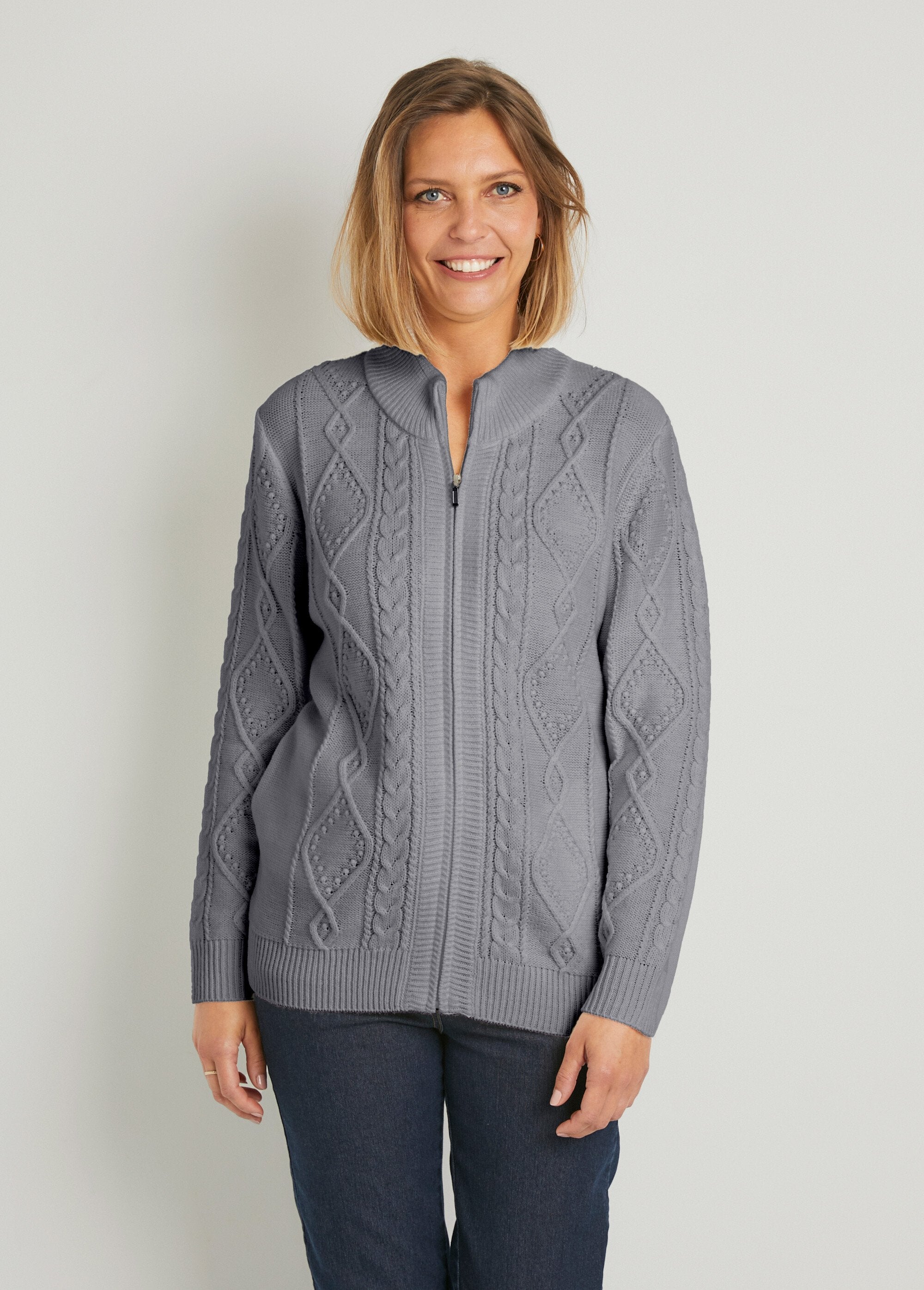 Cárdigan_cálido_con_cremallera_y_cuello_alto_con_ochos_Gris_FA1_slim