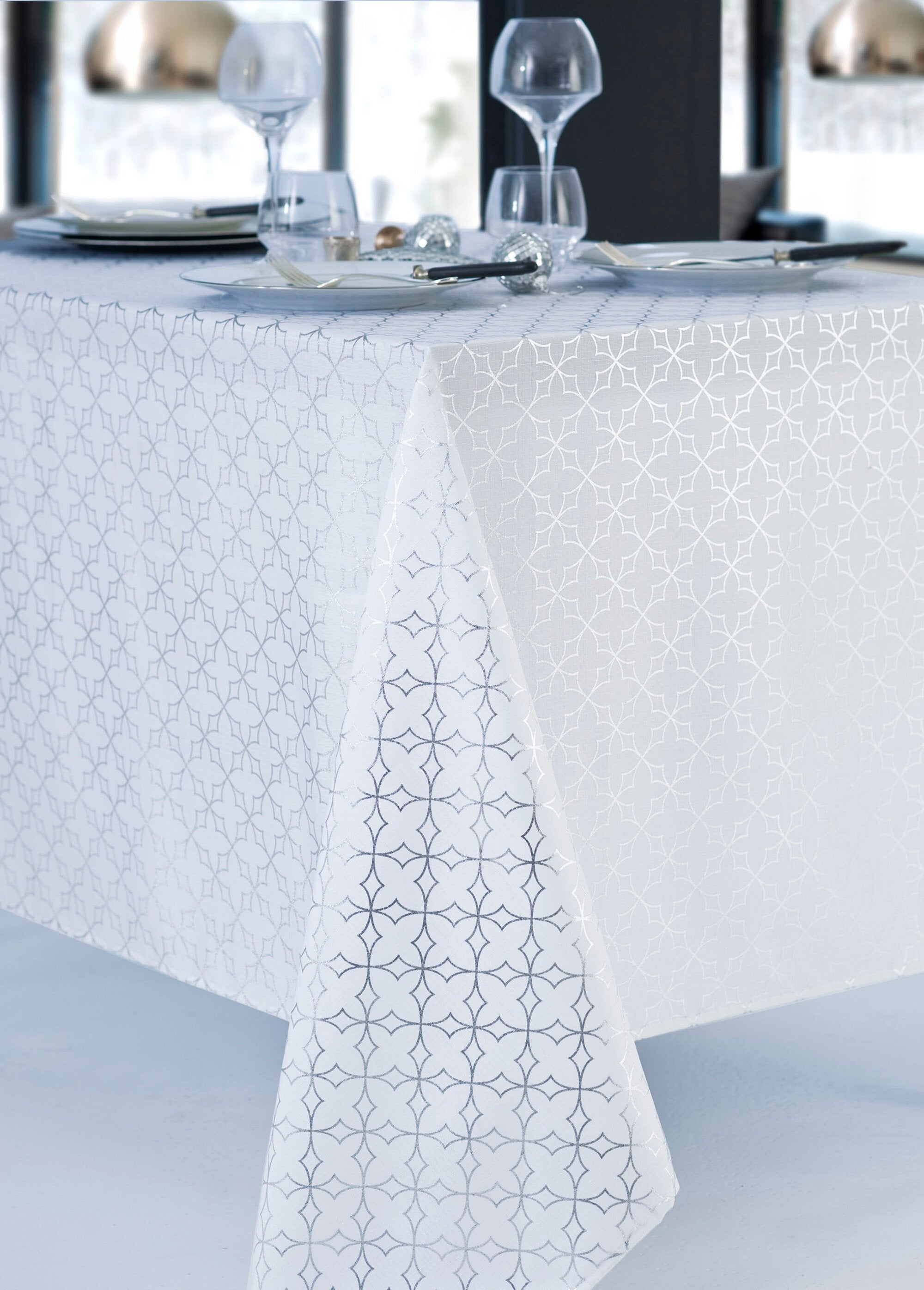 Nappe_de_fêtes_imprimé_métallisé_vitrail_Blanc_grise_FA1_slim