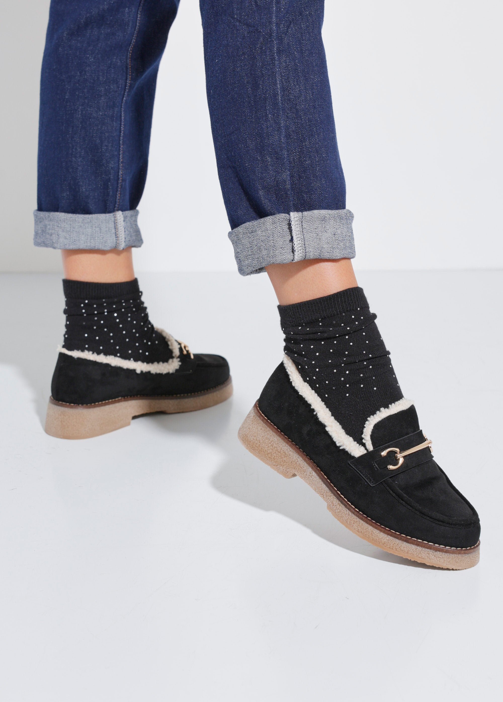 Mocassins_fourrés_semelle_aspect_crêpe_Noir_SF1_slim