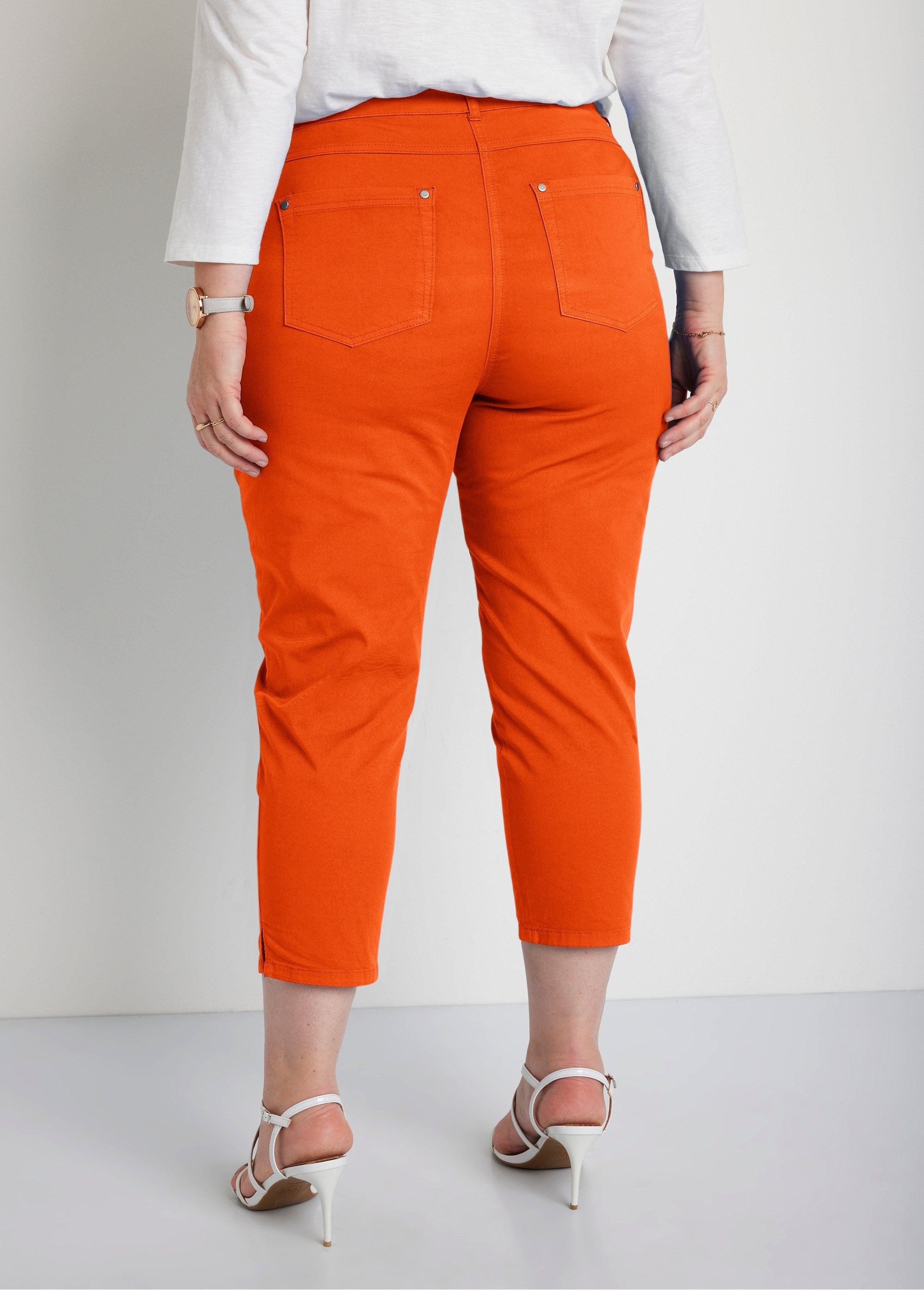 Pantalón_cropped_con_cinturón_elástico_y_5_bolsillos_naranja_DO1_curvy