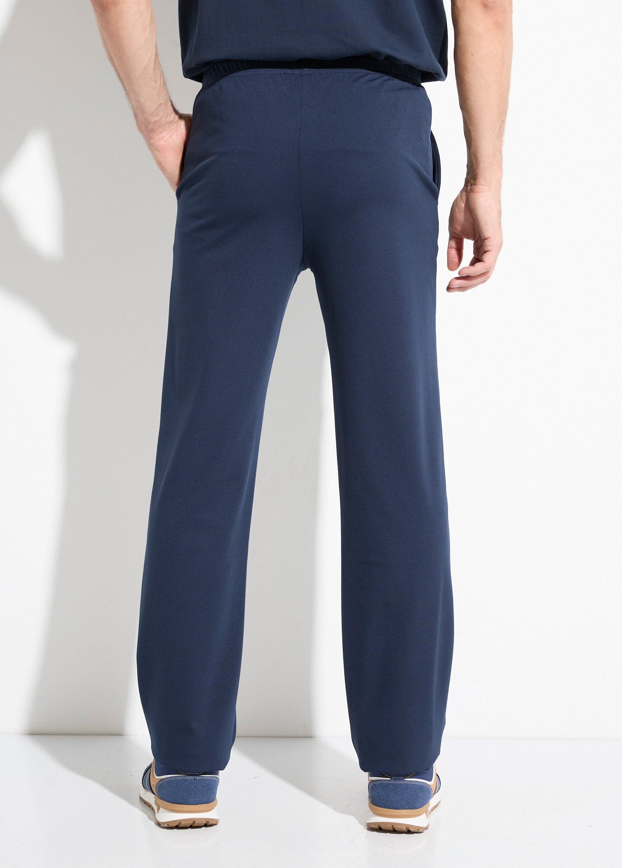 Pantalón_recto_con_cinturilla_elástica_en_tejido_elástico_Marina_DO1_slim