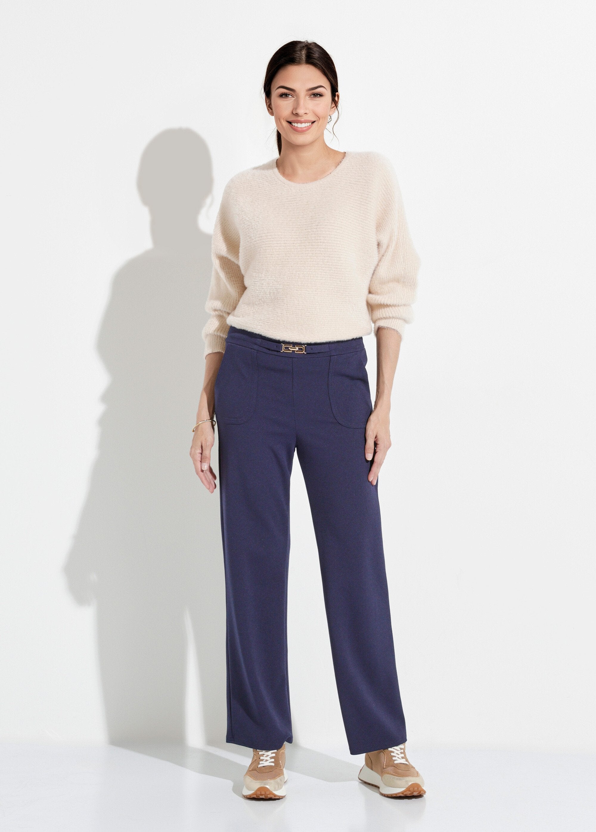 Pantalón_recto_con_cintura_elástica_y_cinturón_joya._Marina_SF1_slim