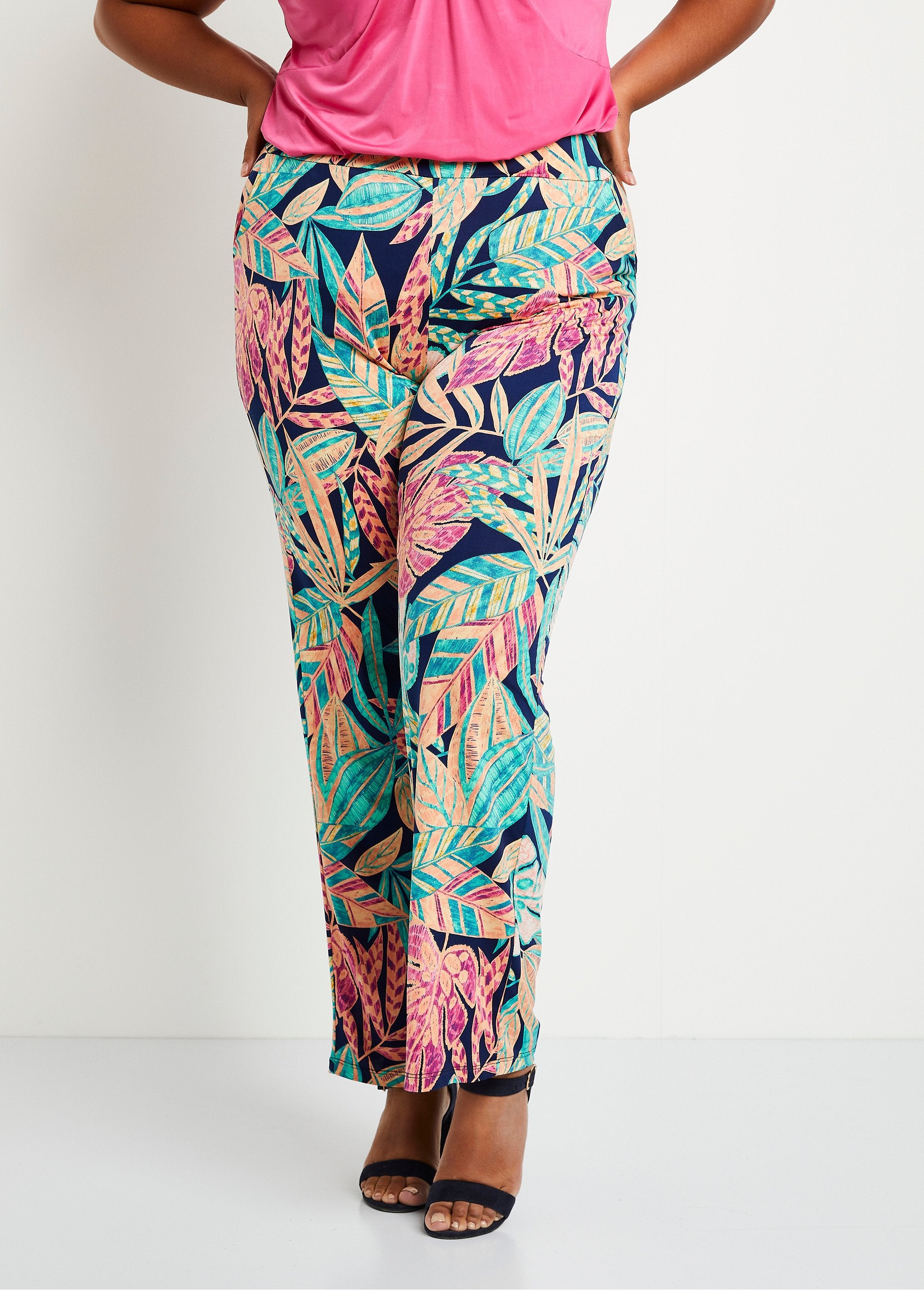 Pantalón_ancho_con_cinturón_elástico_follaje_verde_y_rosa_FA2_curvy