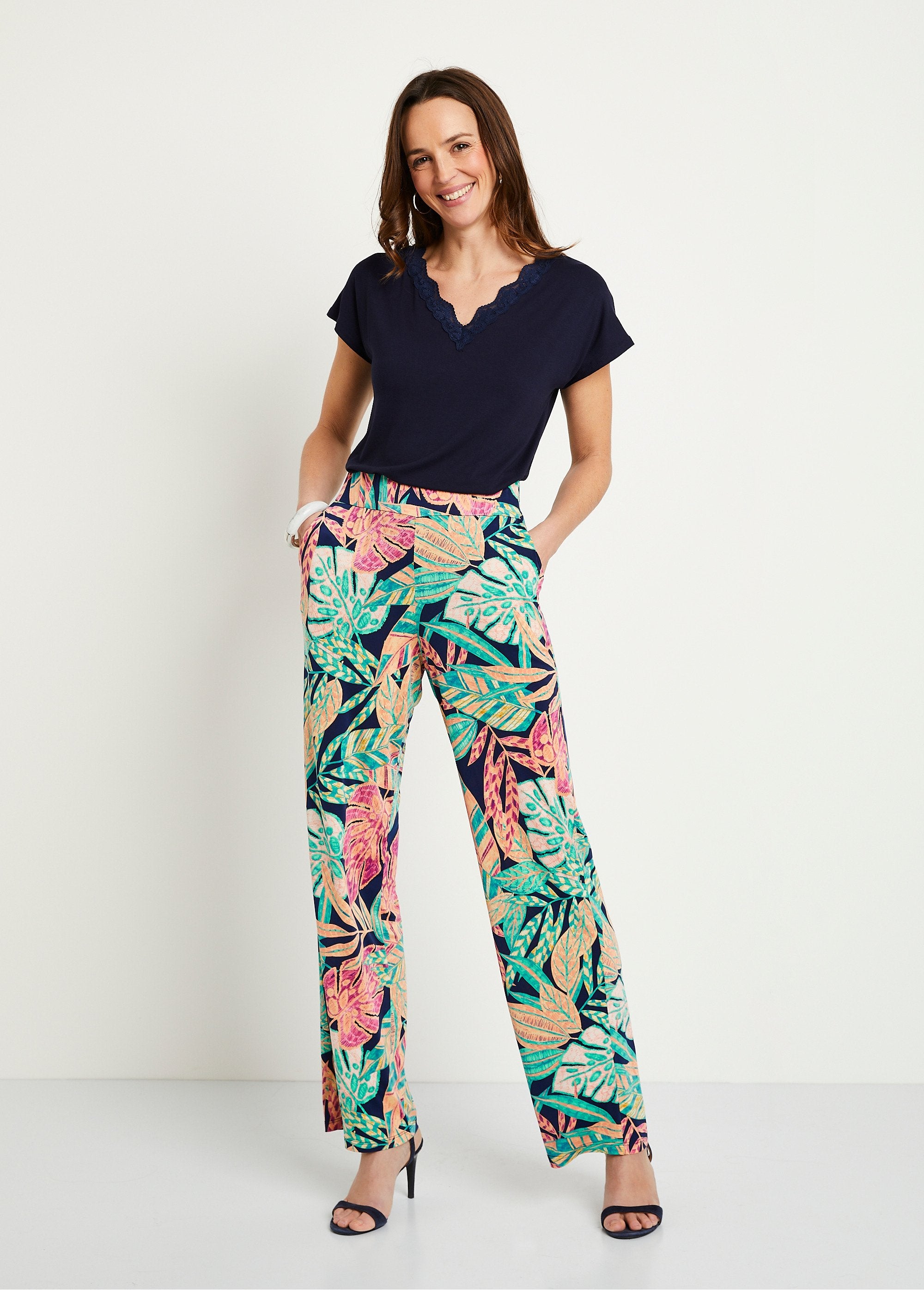 Pantalón_ancho_con_cinturón_elástico_follaje_verde_y_rosa_SF1_slim