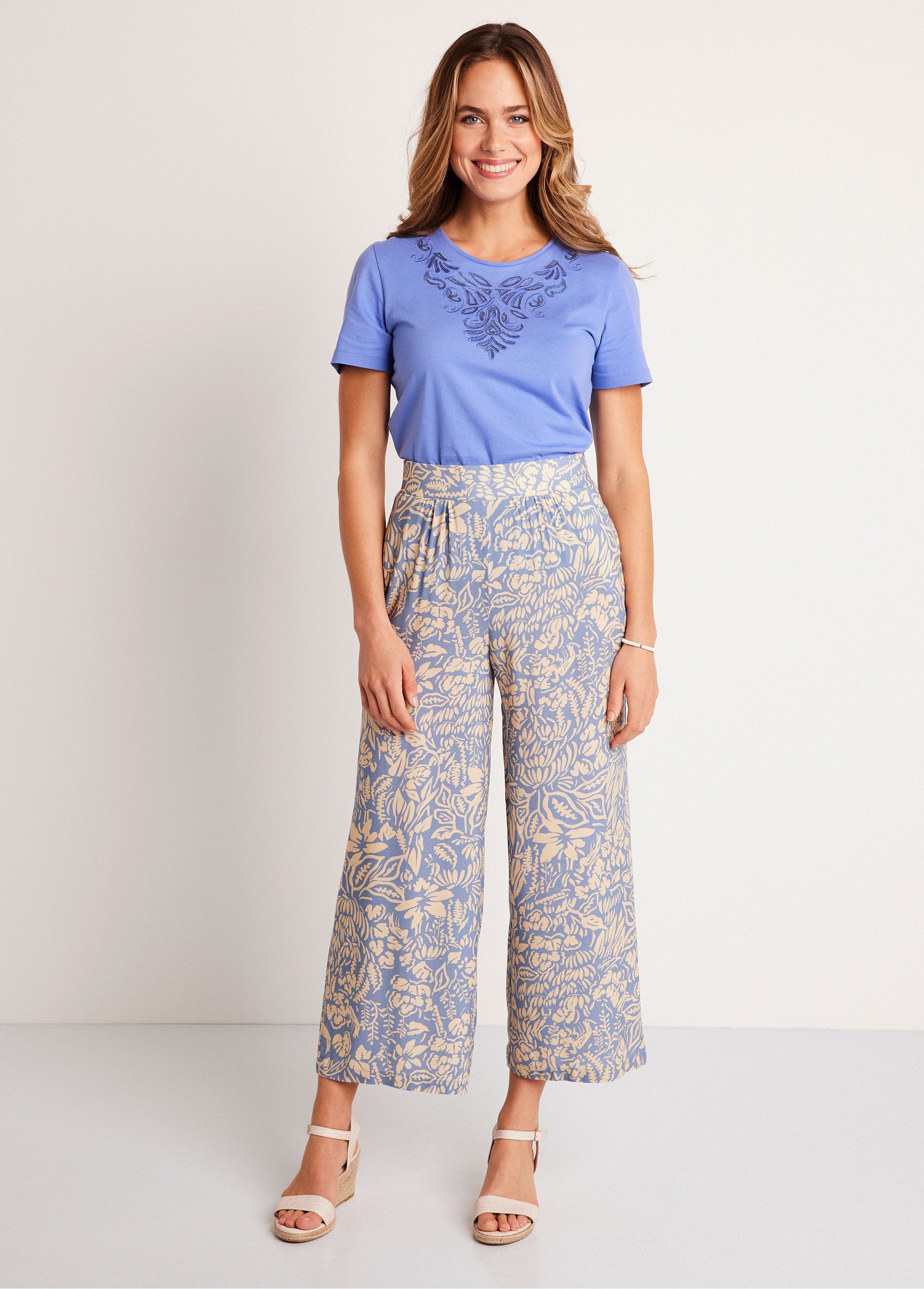 Pantalón_ancho_con_cintura_elástica_floral_o_liso_Azul_y_crudo_SF1_slim