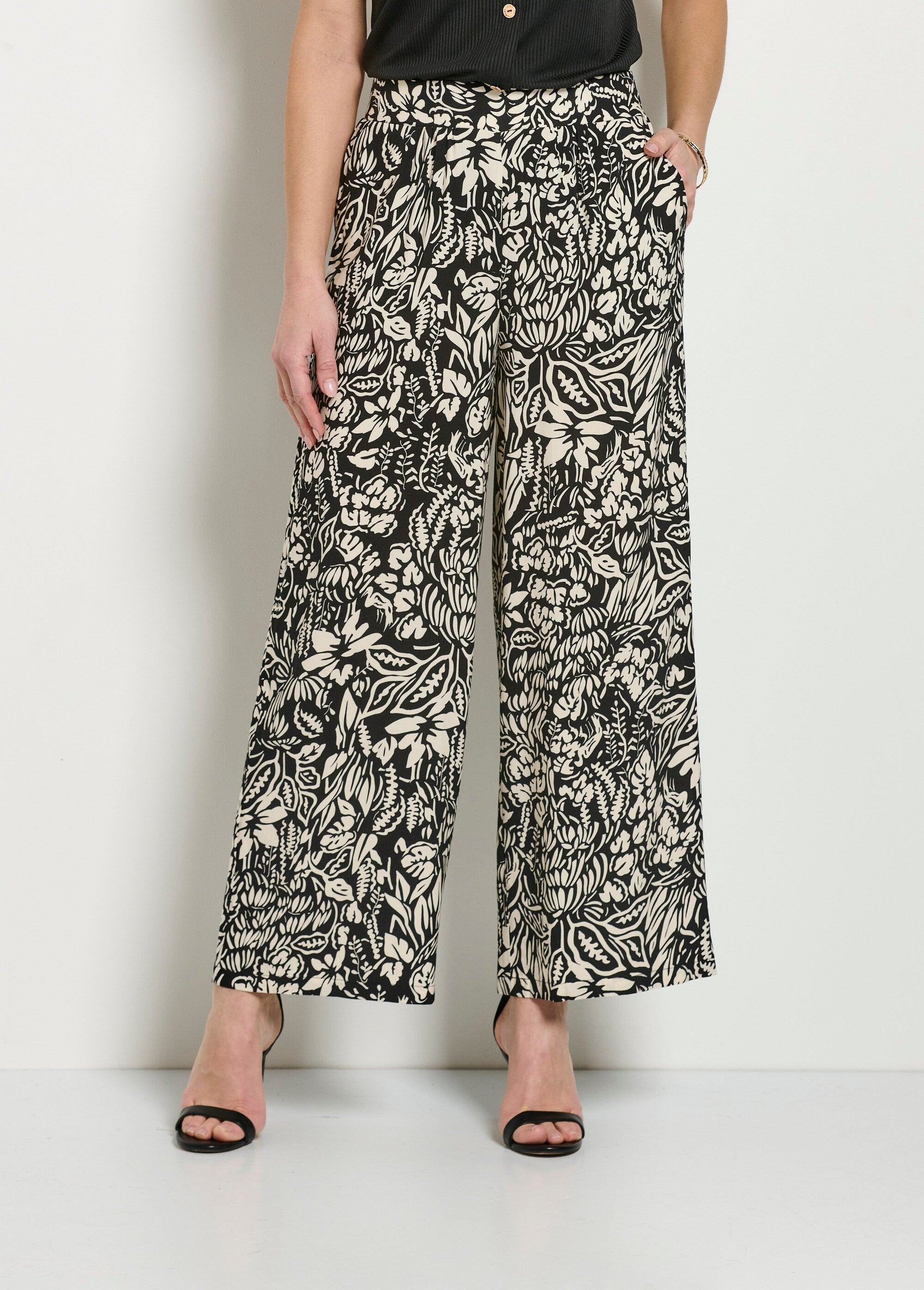 Pantalón_ancho_con_cintura_elástica_floral_o_liso_Negro_y_crudo_FA1_slim