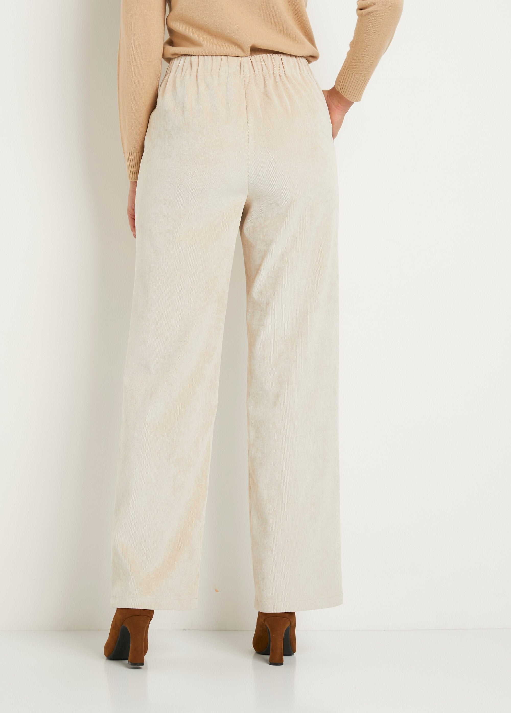 Pantalones_de_pata_ancha_en_terciopelo_milleraies_con_efecto_puente_Beige_DO1_slim