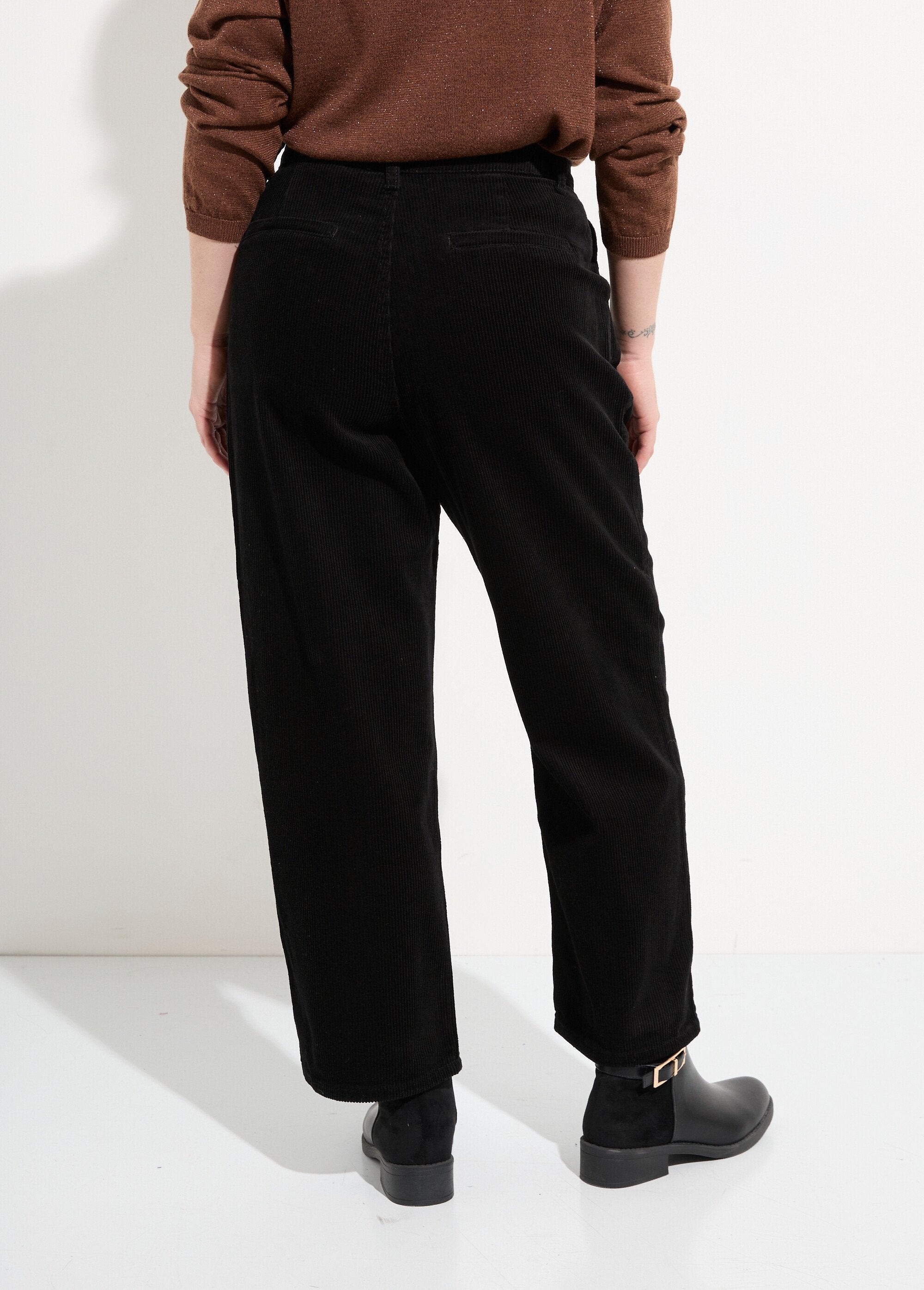 Pantalon_large_velours,_spécial_PETITE_Noir_DO1_slim