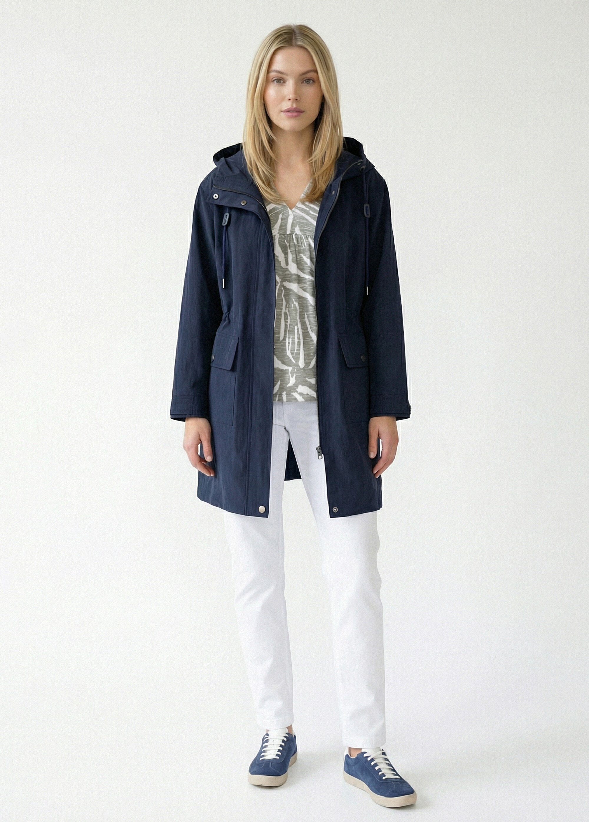 Parka_impermeable_con_cremallera_y_botones_a_presión_en_la_capucha_Marina_SF1_slim