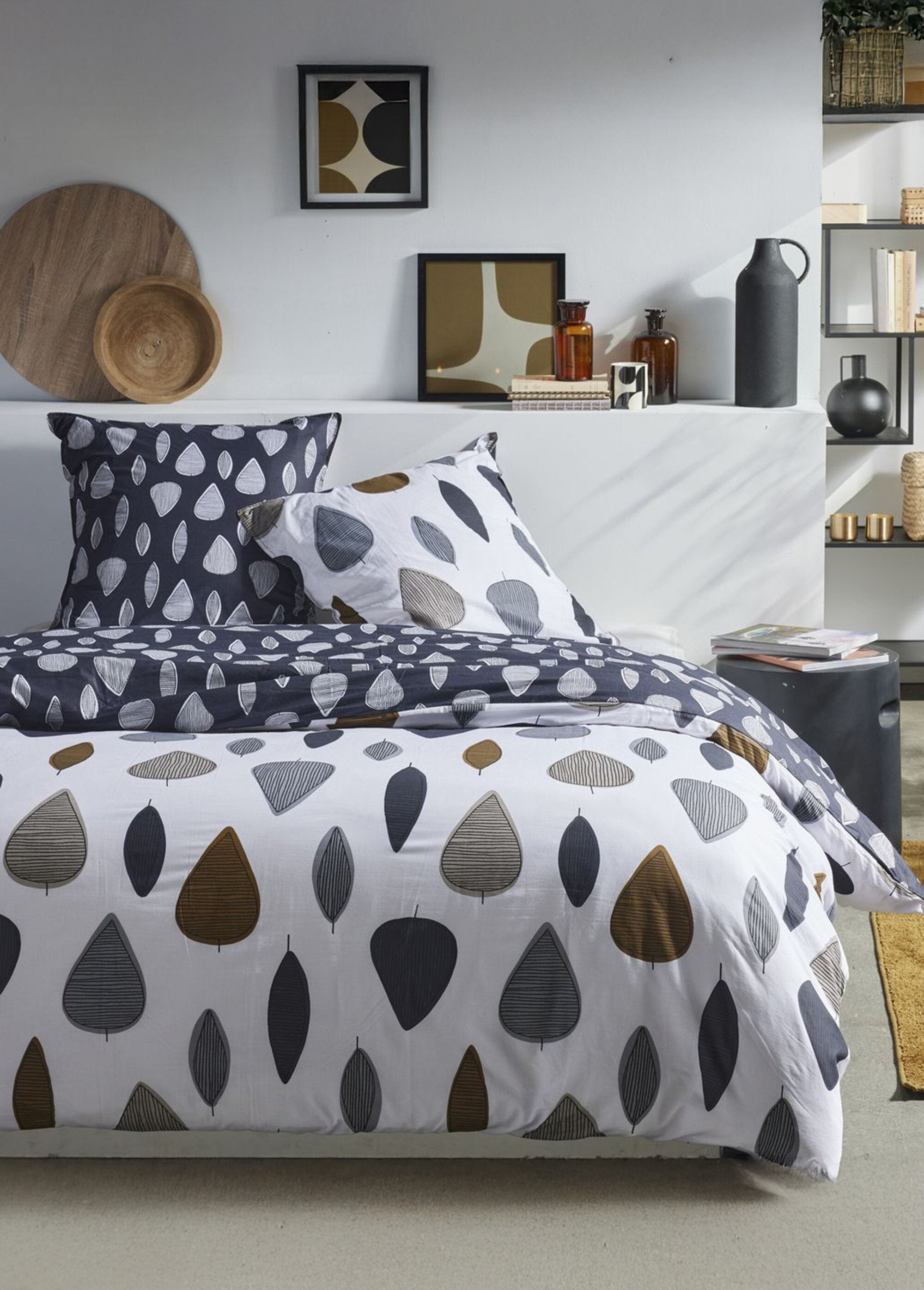 Juego_de_cama_de_algodón_puro,_240_x_220_cm,_estampado_de_árboles_Blanco_y_azul_marino_FA1_slim