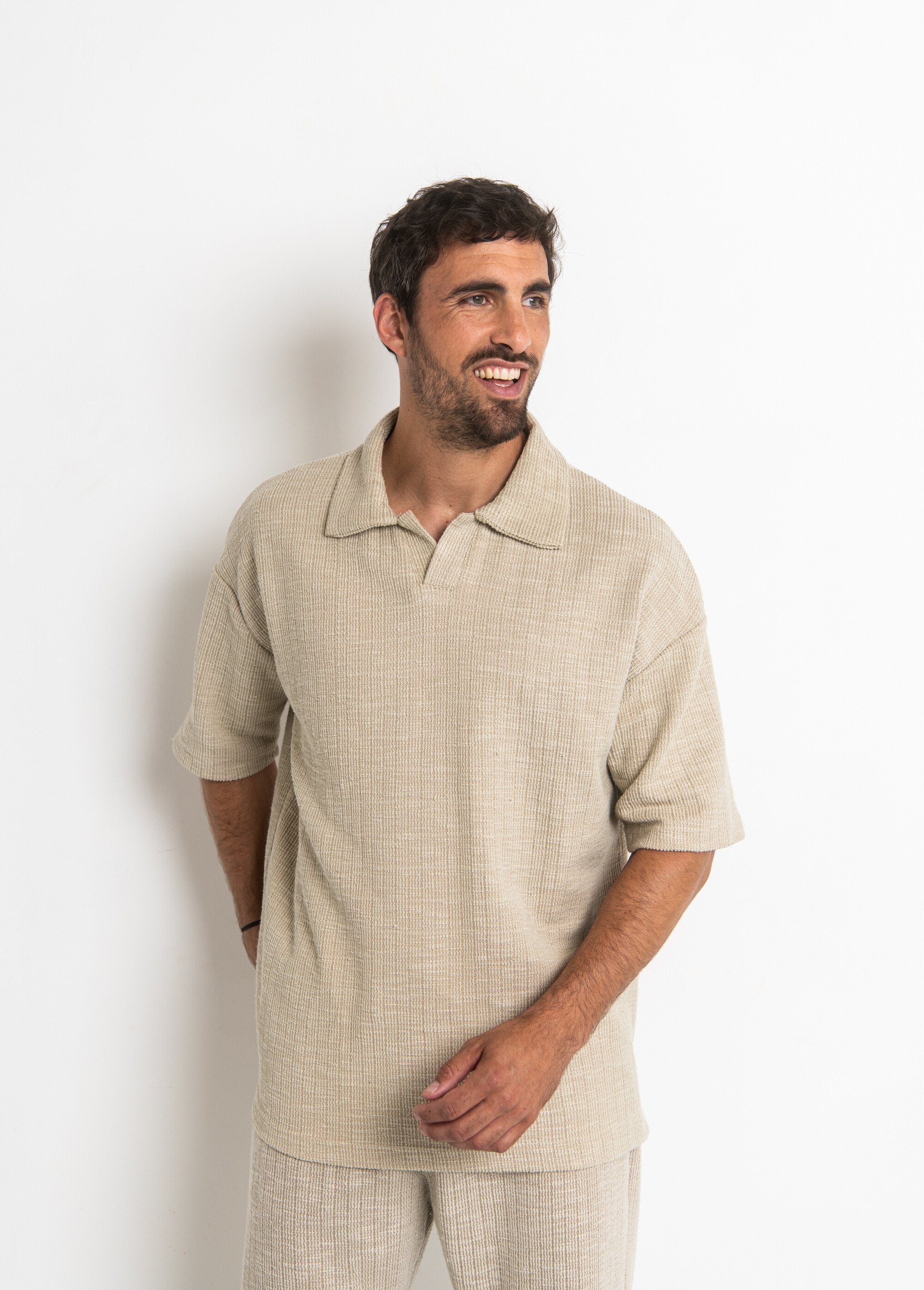 Polo_de_punto_con_cuello_sastre_Beige_FA2_slim