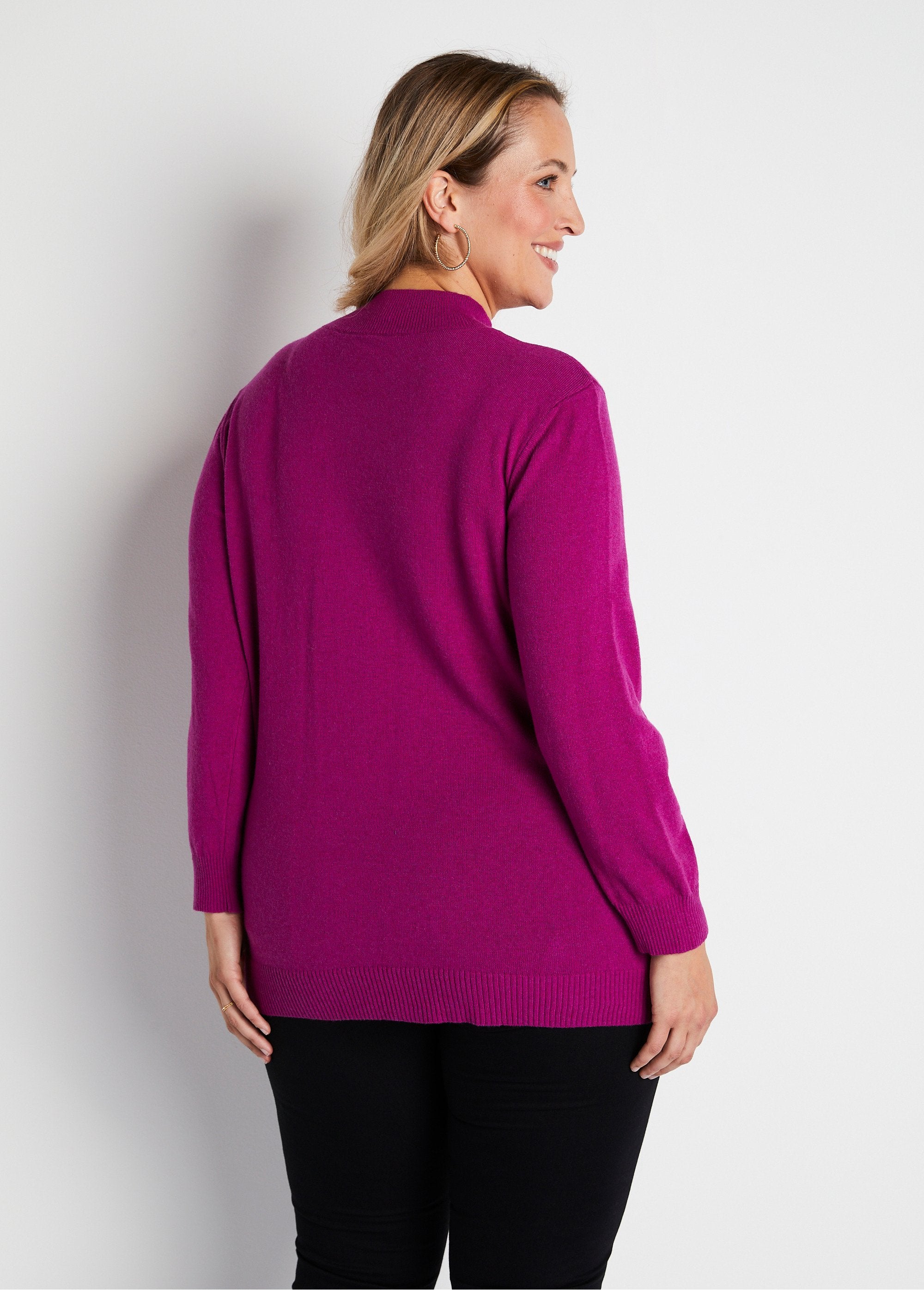 Jersey_con_fibras_recicladas,_lana_y_cashmere._Cassis_DO1_curvy