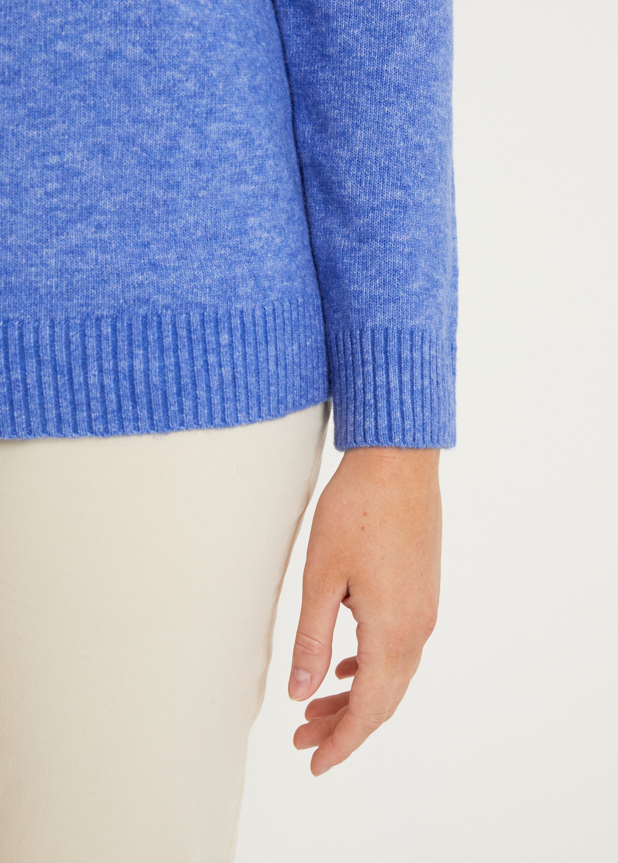 Jersey_corto_de_cuello_redondo_jaspeado_con_lana_Azul_DE2_slim