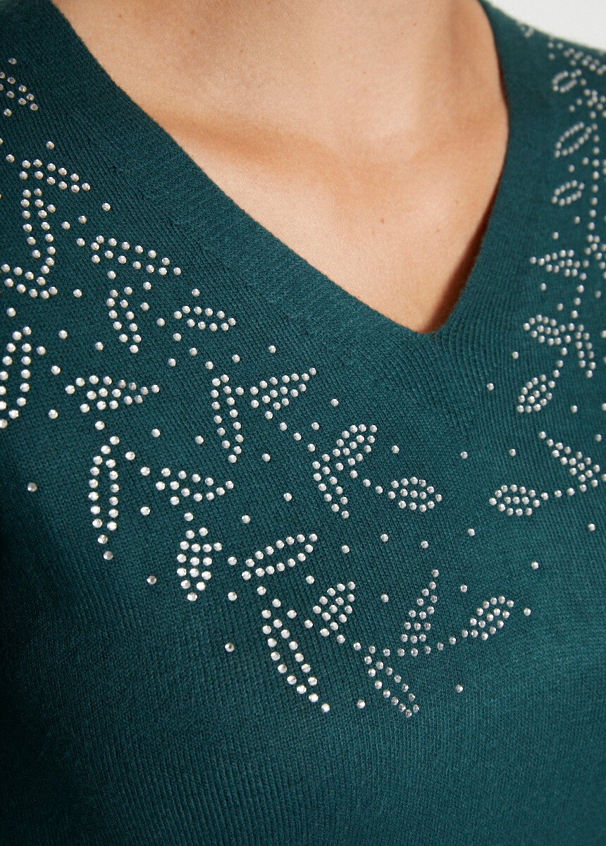 Jersey_de_manga_larga_con_cuello_en_V_y_strass_Pino_verde_DE2_slim