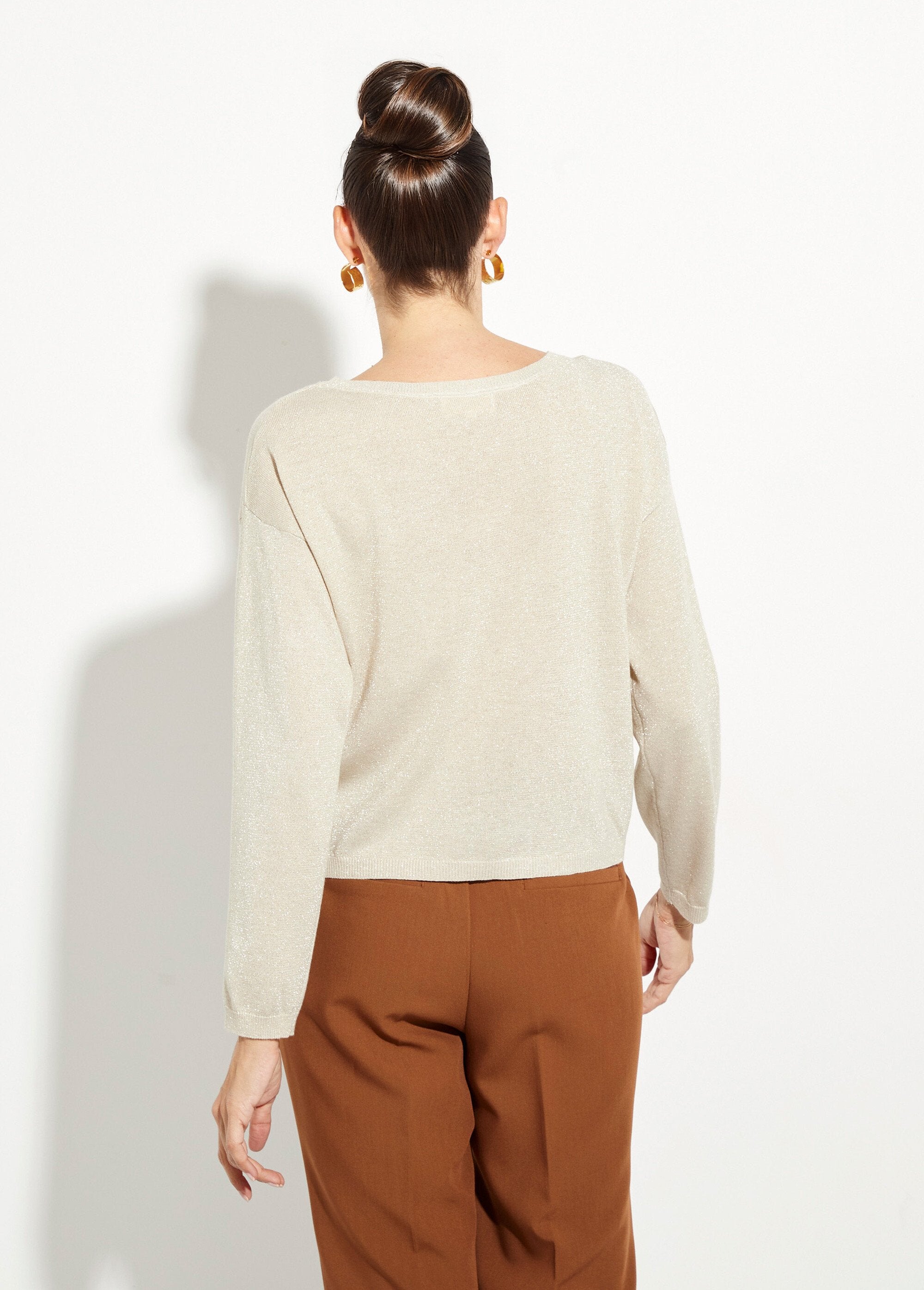 Suéter_corto_de_punto_fino_metalizado_Beige_DO1_slim