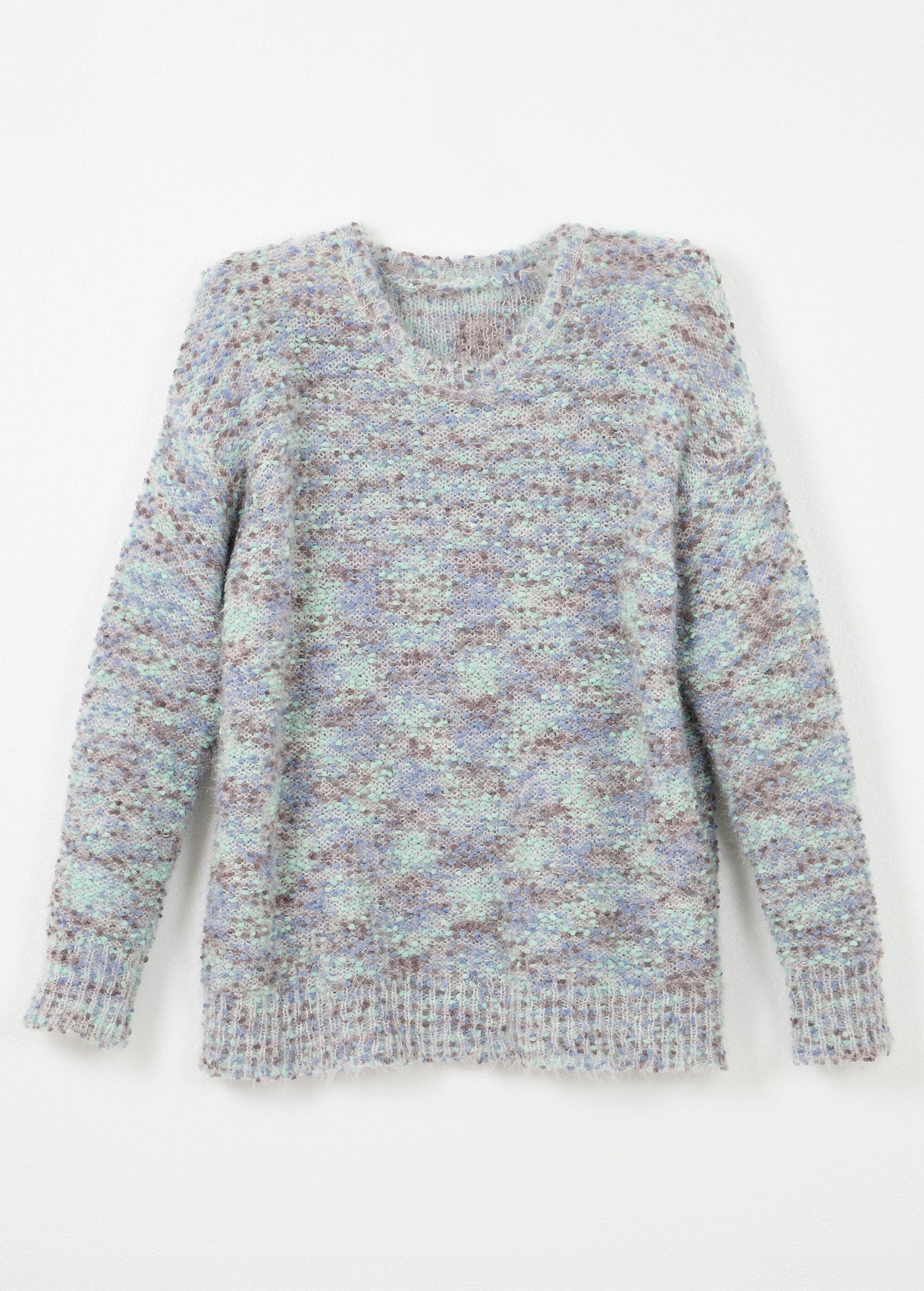 Suéter_suave_de_cuello_redondo_con_punto_de_bola_multicolor._porcelana_azul_AP1_slim