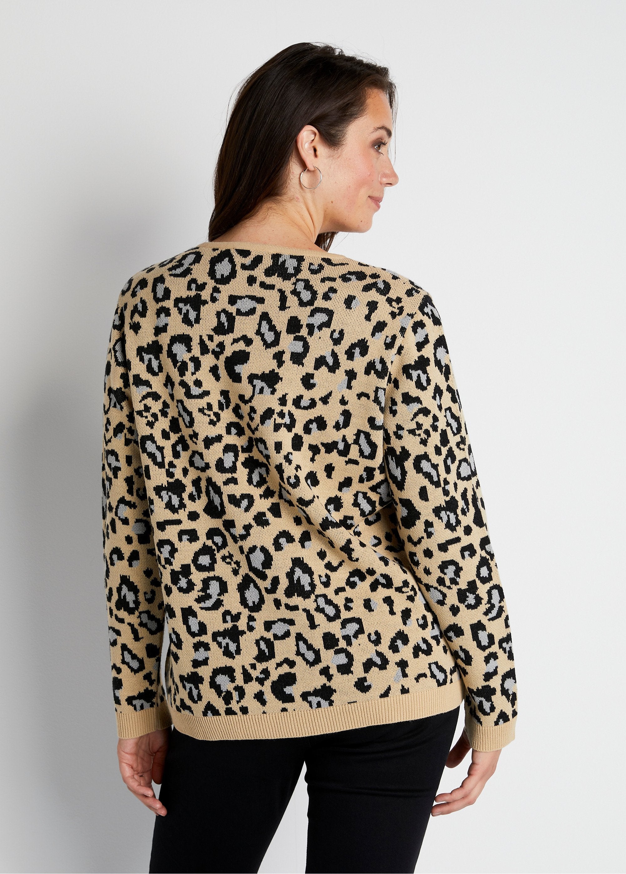 Jersey_jacquard_leopardo_cuello_redondo_Beige_y_negro_DO1_curvy