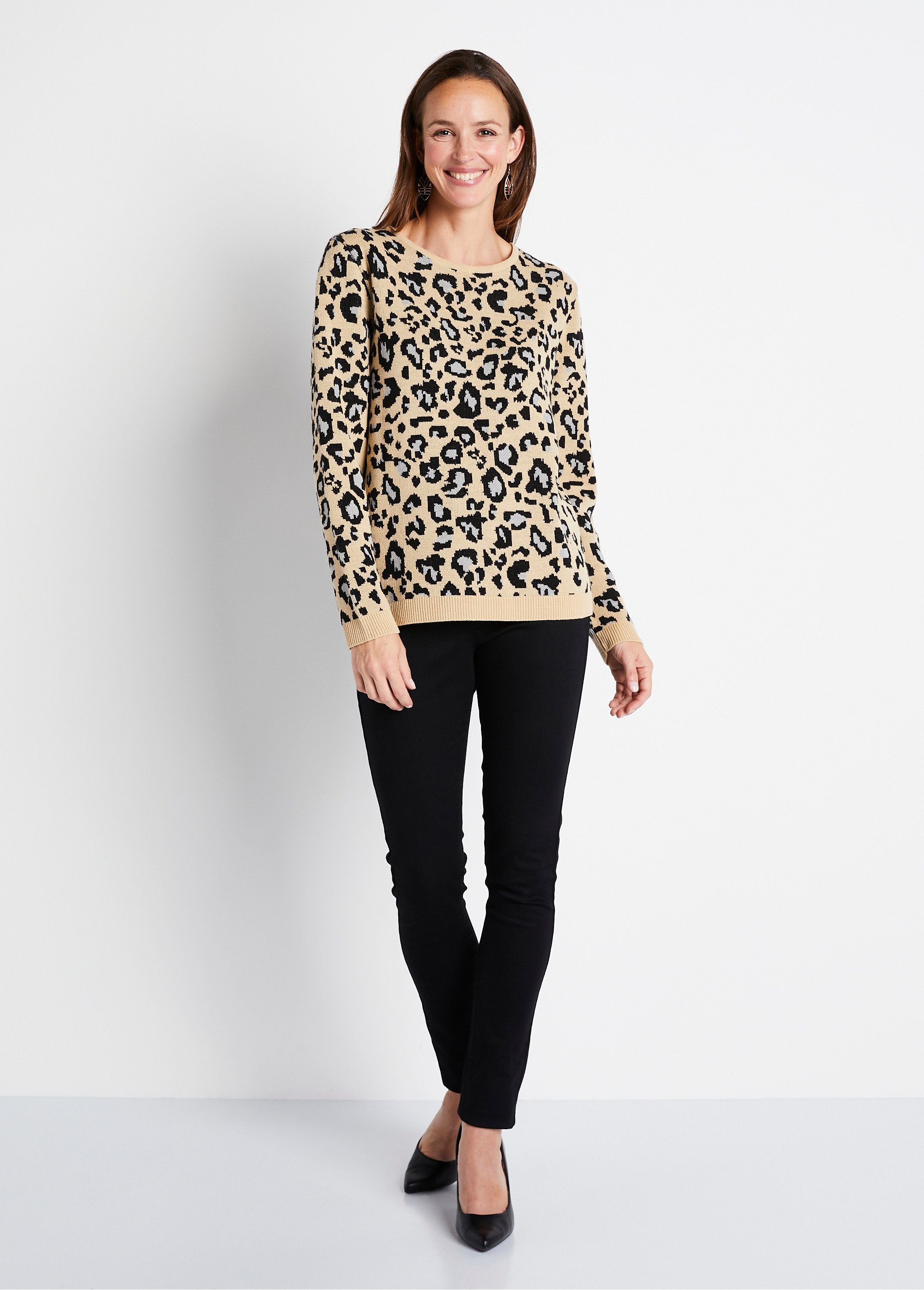 Jersey_jacquard_leopardo_cuello_redondo_Beige_y_negro_SF1_slim