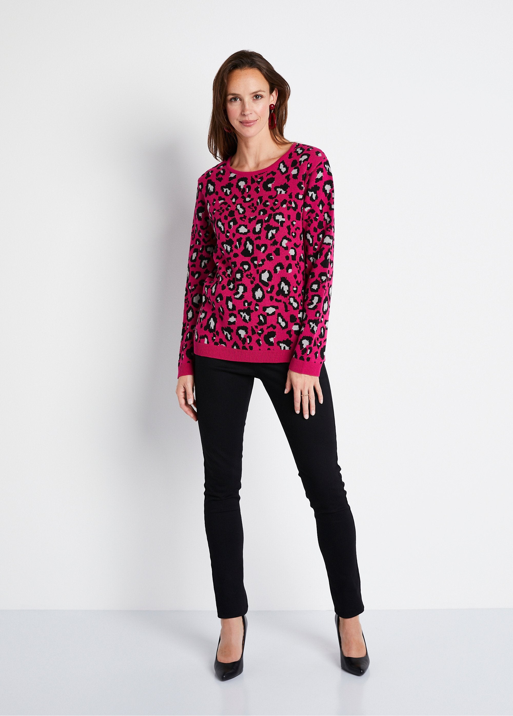 Jersey_jacquard_leopardo_cuello_redondo_fucsia_y_negro_SF1_slim