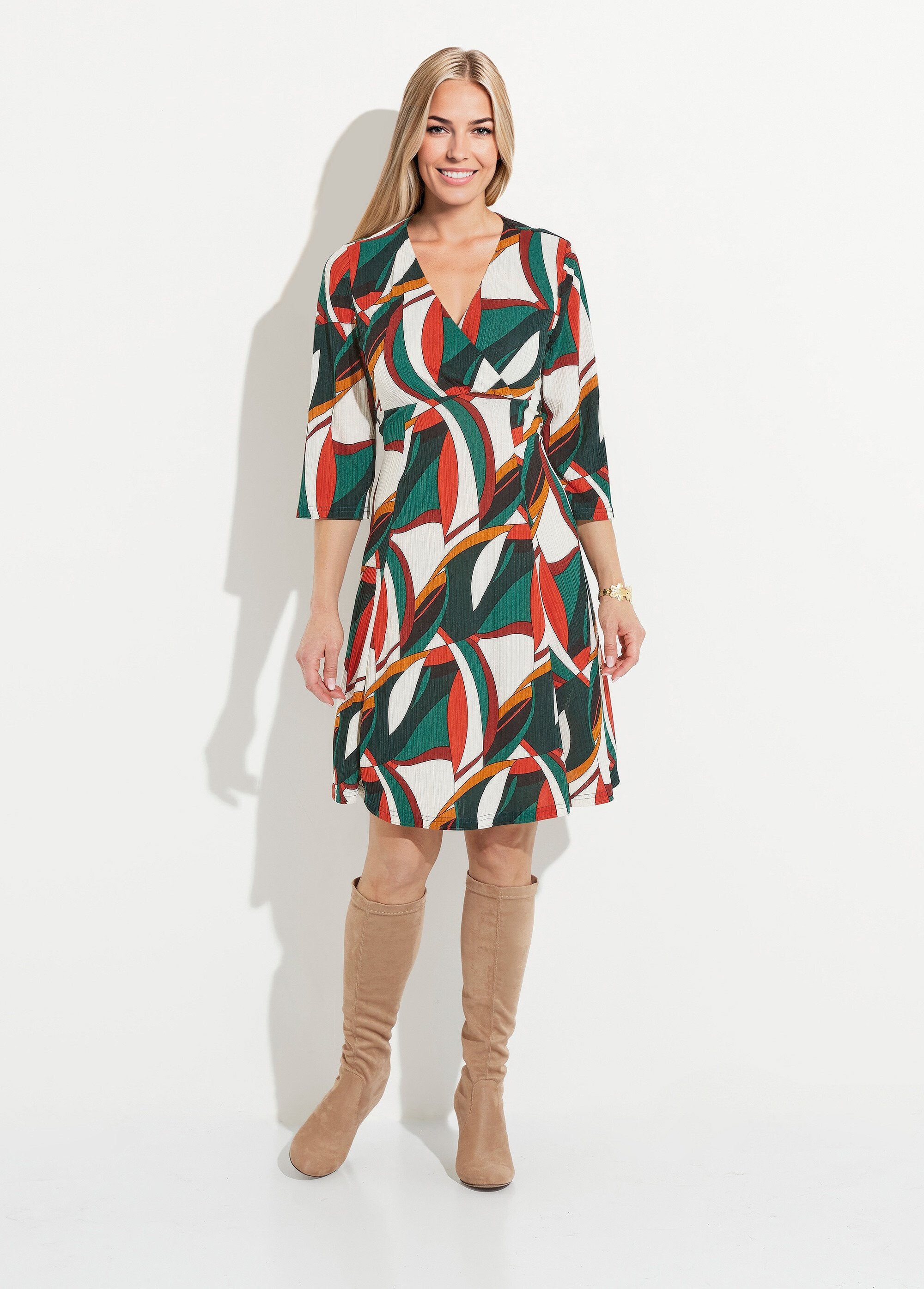 Vestido_corto_cruzado_con_estampado_gráfico_multicolor_Estampado_verde_FA1_slim