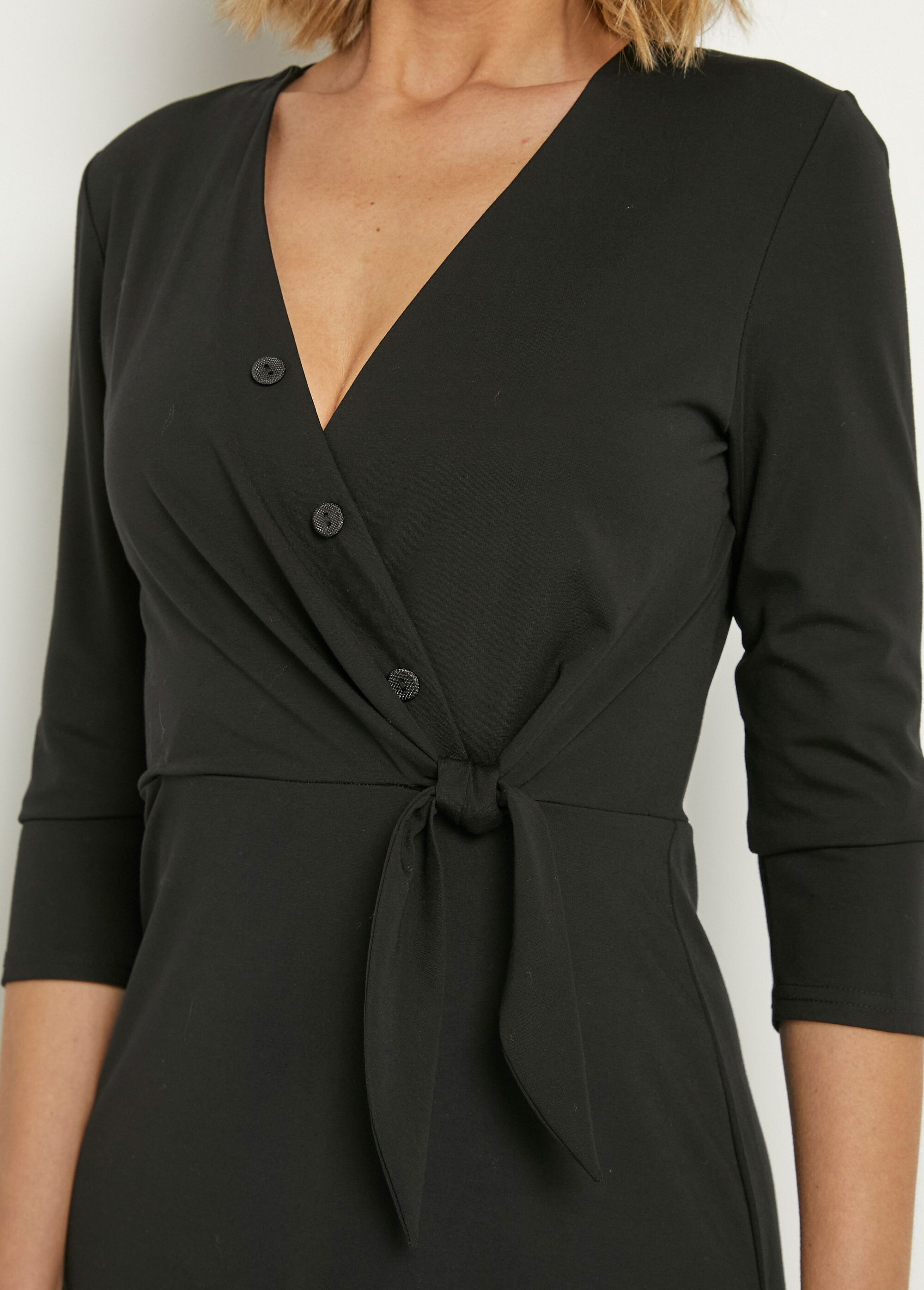 Vestido_cruzado_abotonado_con_mangas_3/4_Negro_DE1_slim