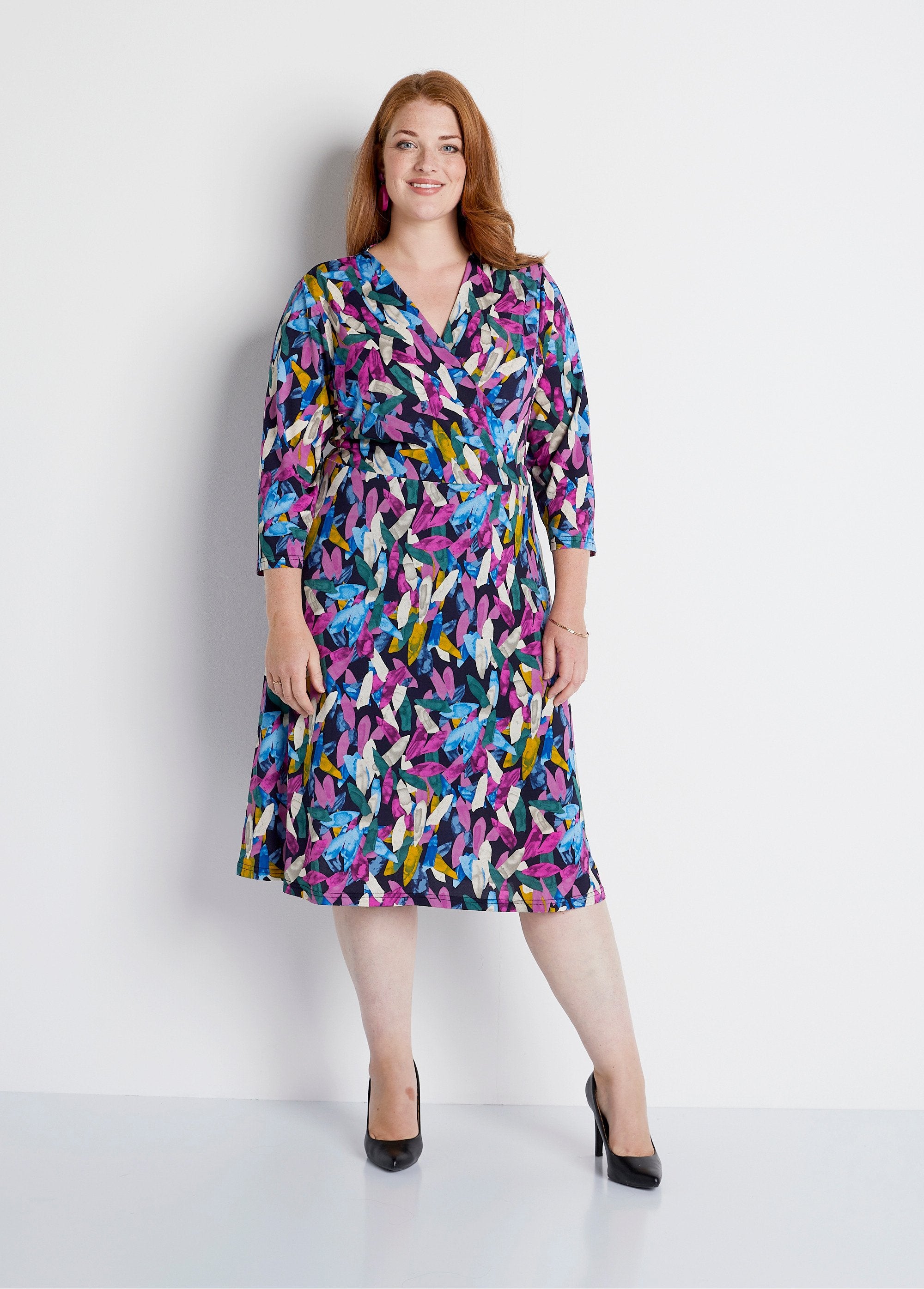 Vestido_corto_cruzado_estampado_Impresión_de_Parma_FA1_curvy