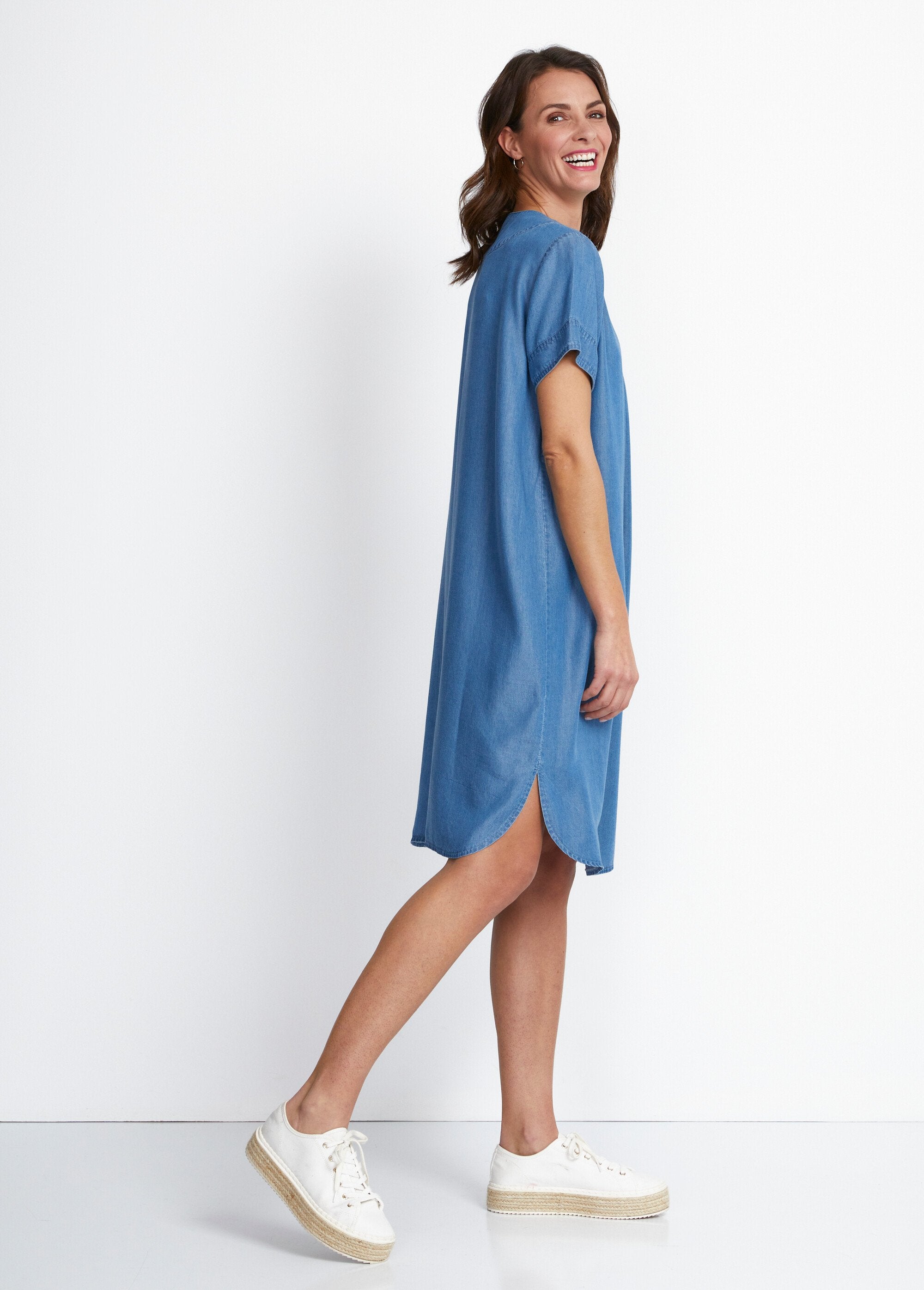 Vestido_corto_recto_en_tejido_lyocell_Azul_DR1_slim