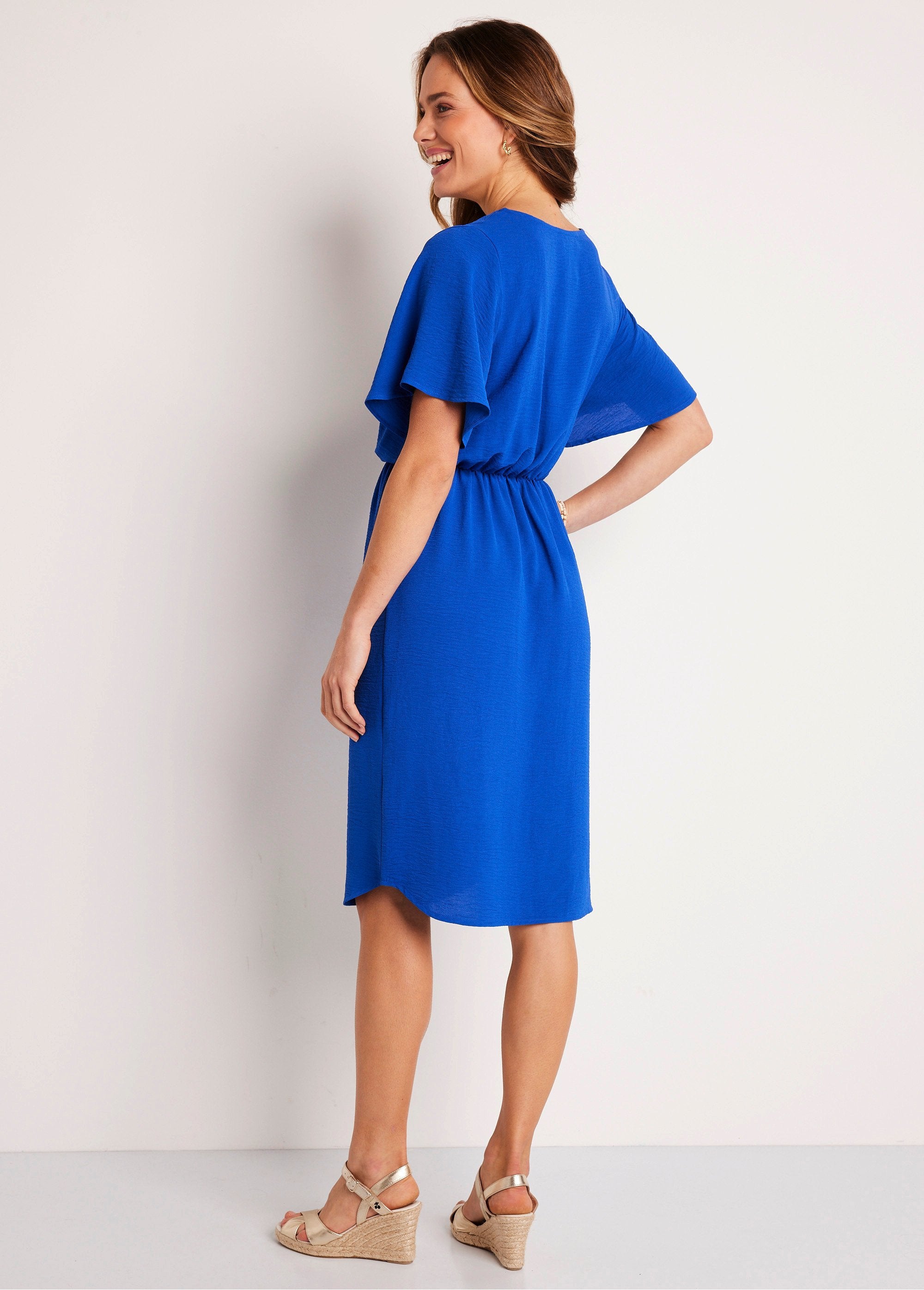 Vestido_corto_liso_evasé_Azul_DO1_slim