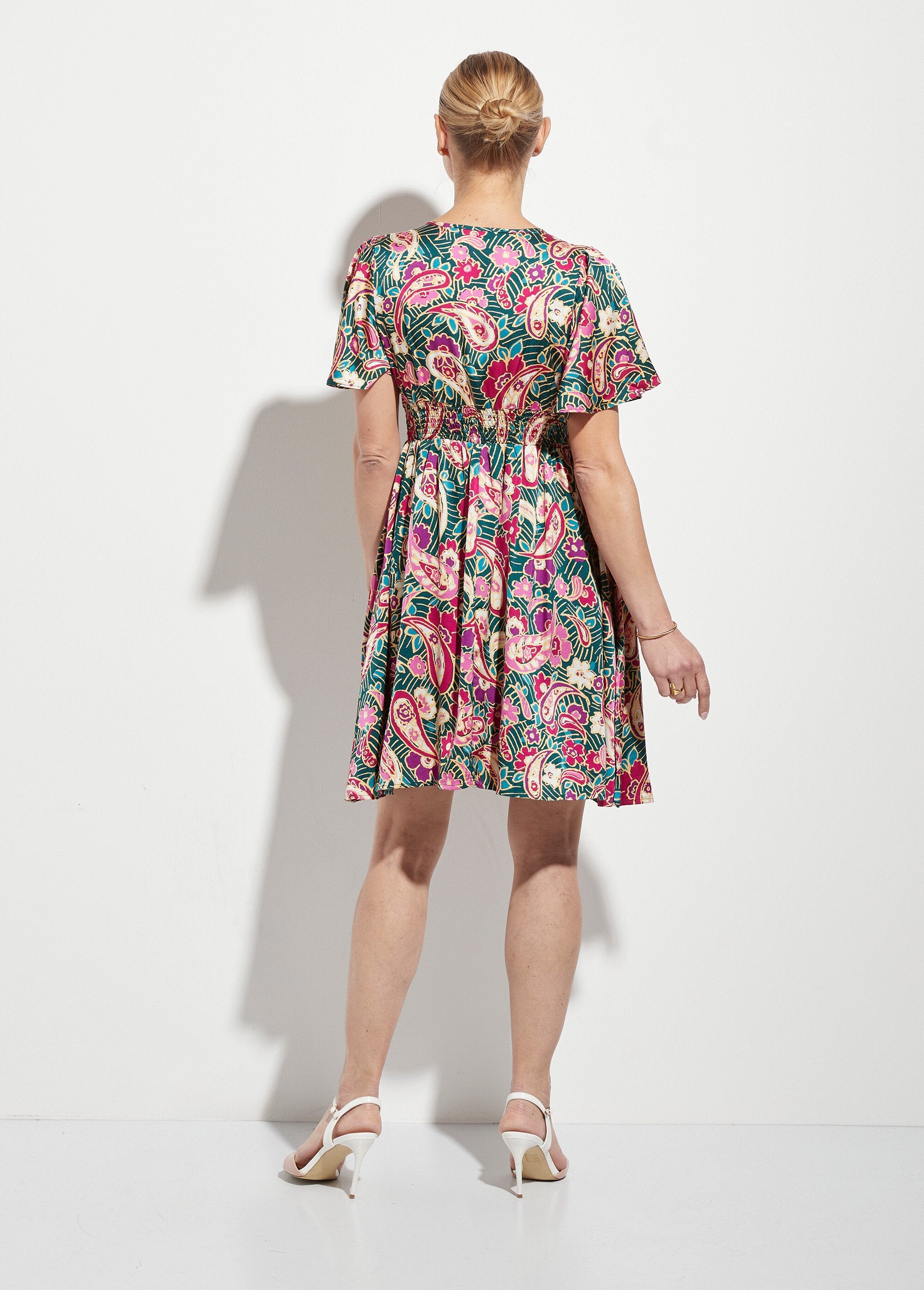Vestido_cruzado_estampado_con_cintura_elástica_verde_y_rosa_DO1_slim