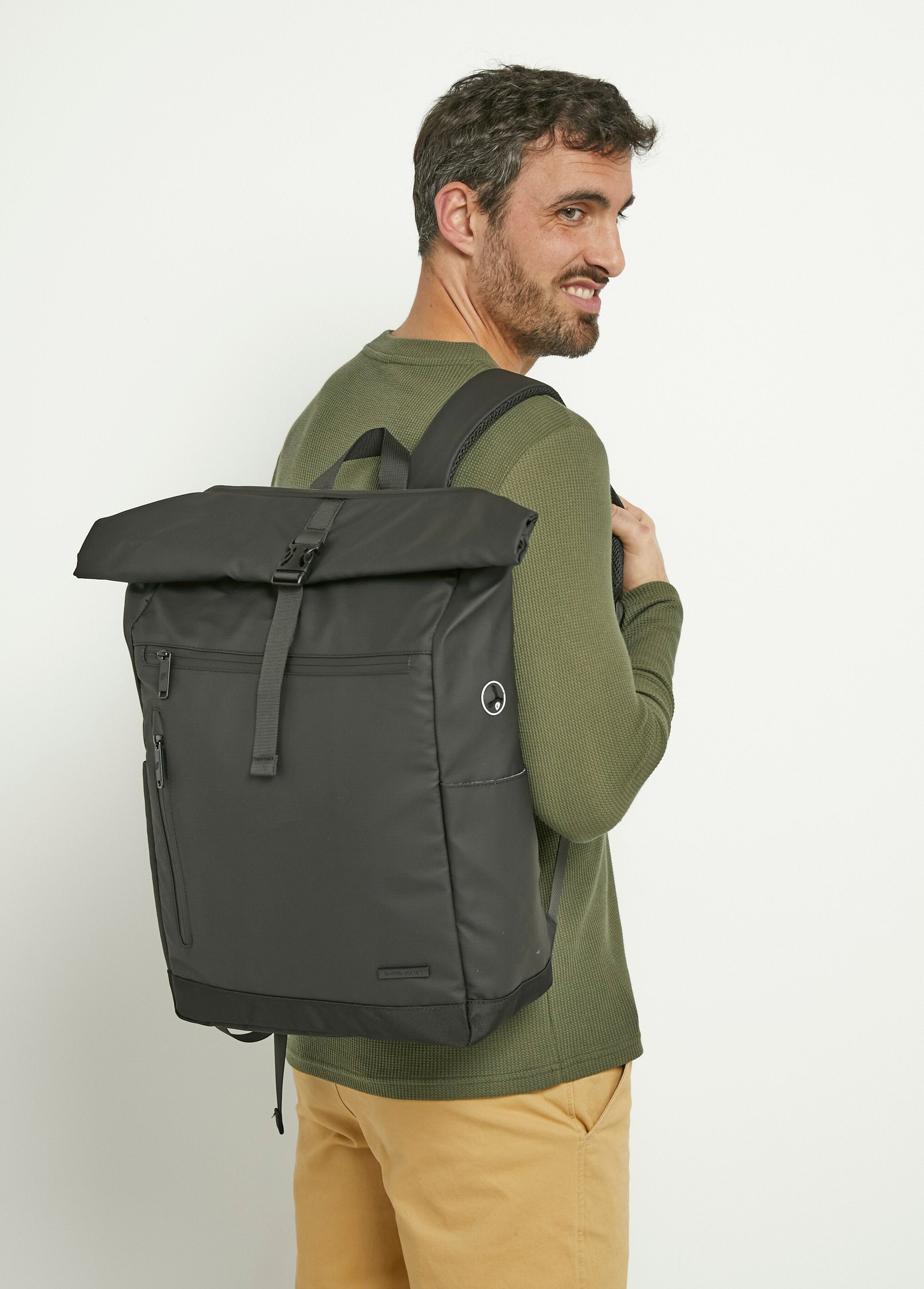 Mochila_urbana_multibolsillos_con_cremallera_Negro_DE1_slim
