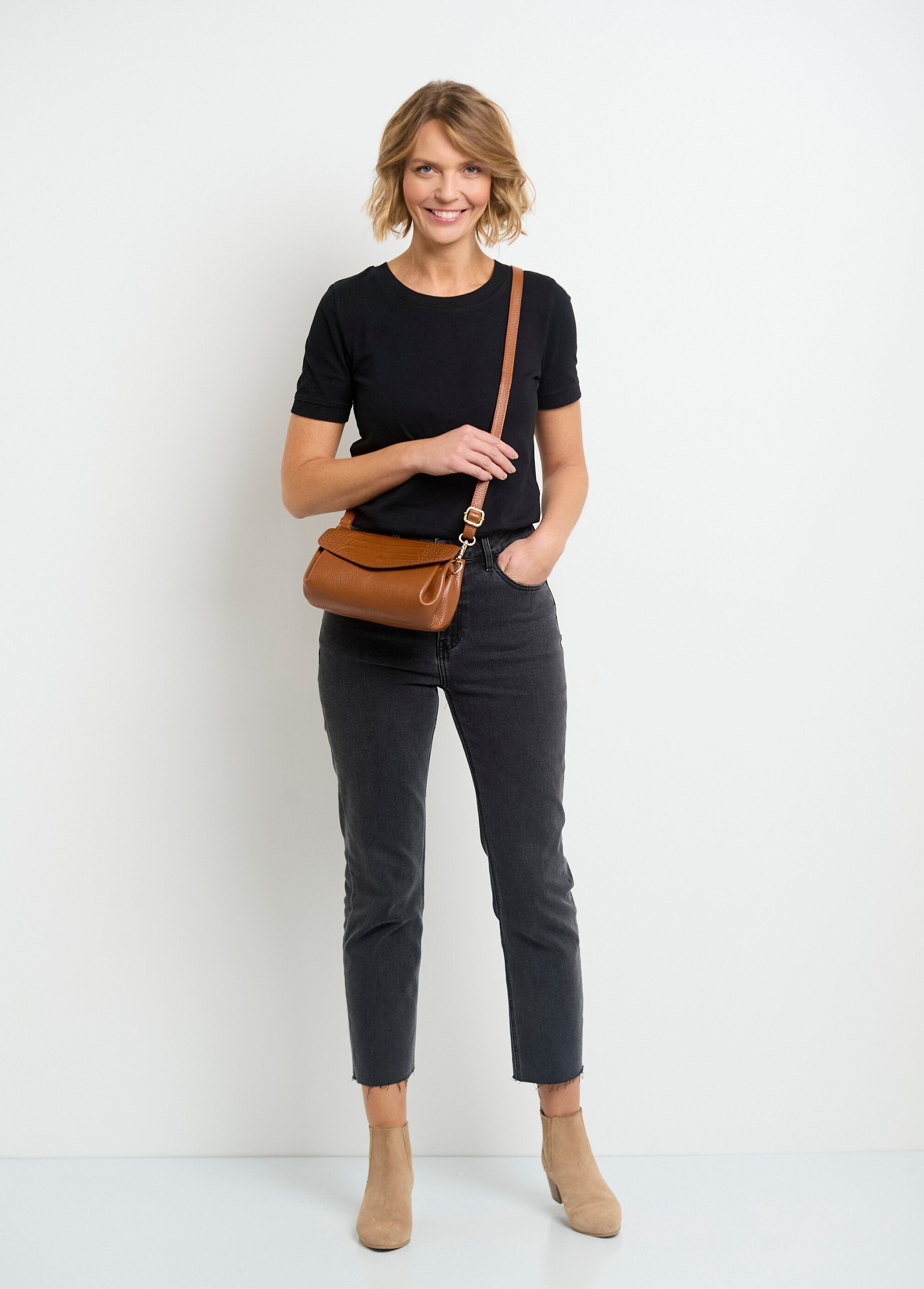 Bolso_de_piel_con_solapa_de_reptil_camello_SF1_slim