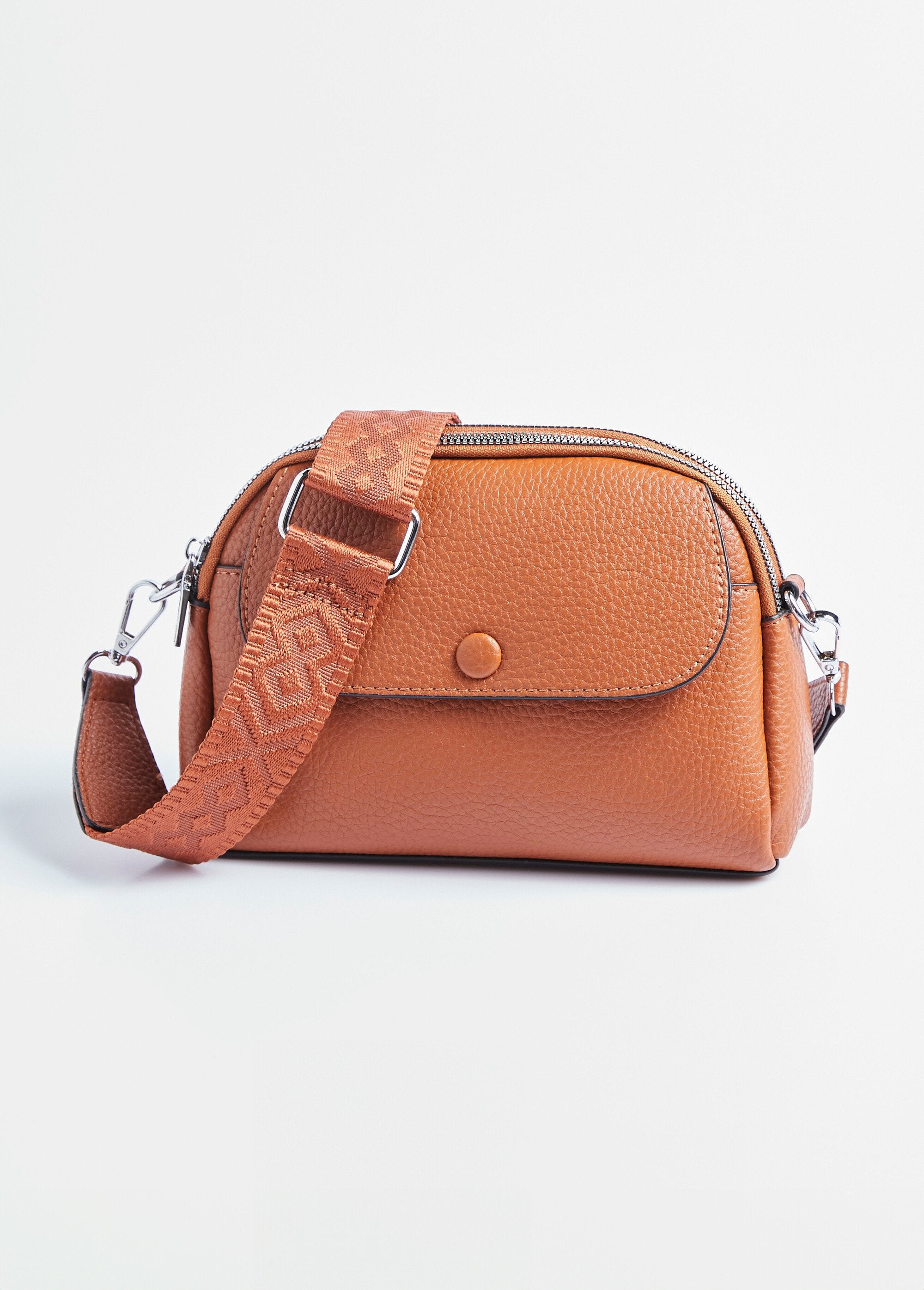 Bolso_de_piel_sintética_granulada_con_bandolera_camello_FA2_slim
