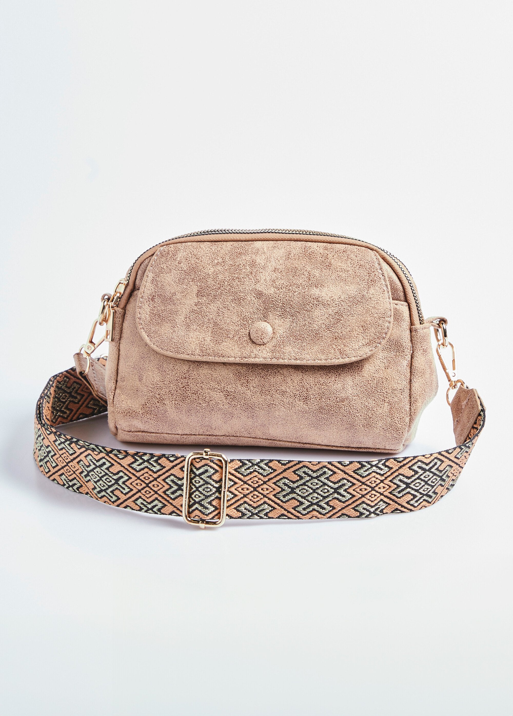 Bolso_de_piel_sintética_metalizada_con_bandolera_camello_FA1_slim
