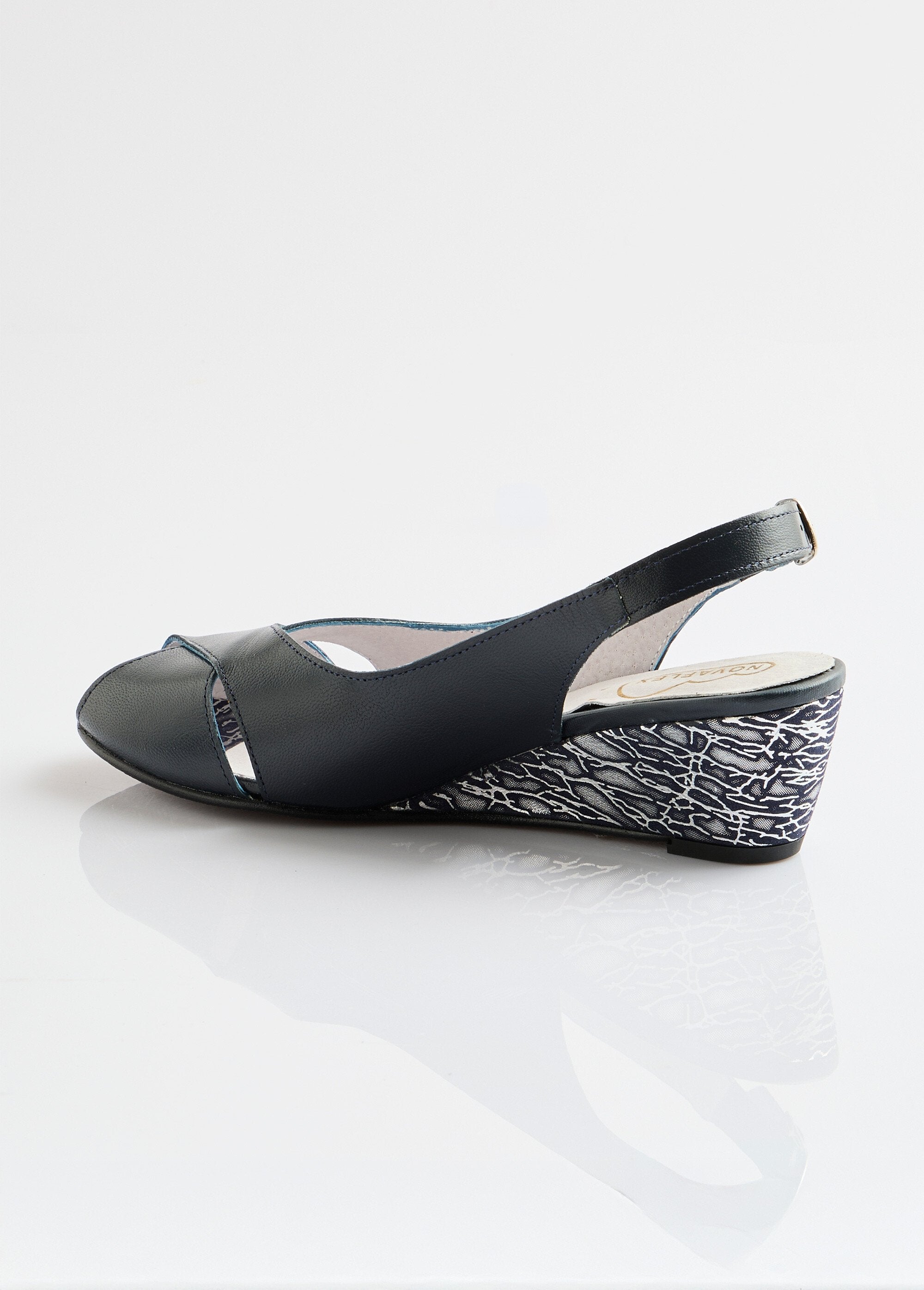 Sandalias_cómodas_de_piel_con_punta_abierta_Marina_DO1_slim