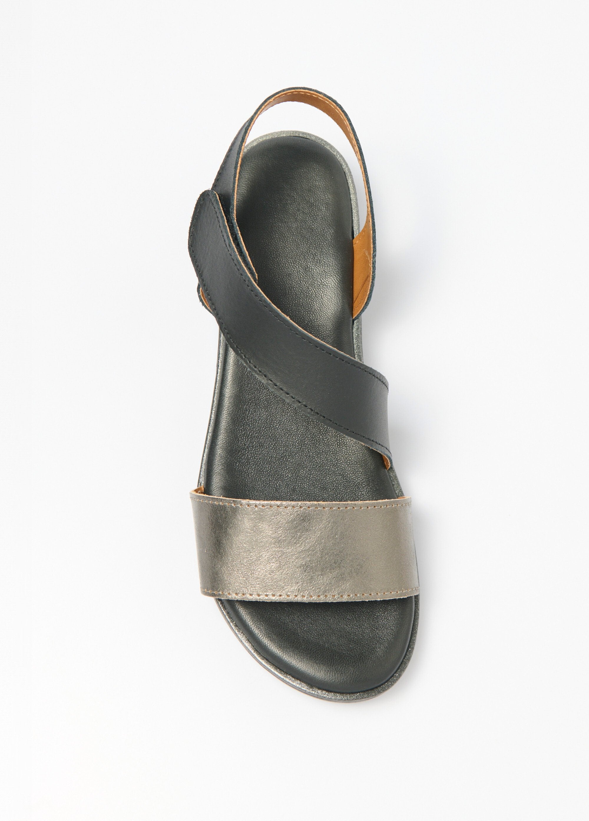 Sandalias_anchas_de_piel_con_cuña_rayada_Negro_OV1_slim