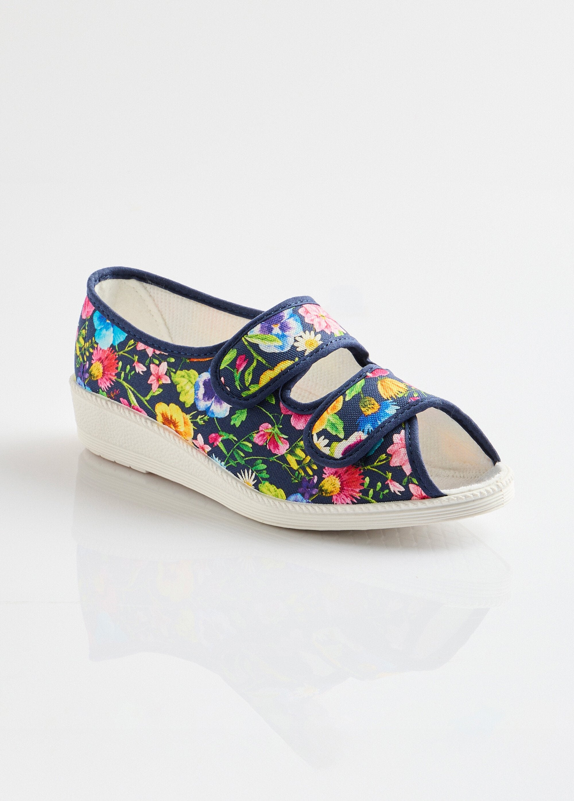 Sandalias_anchas_y_cómodas_con_puntera_abierta_Estampado_azul_marino_FA1_slim