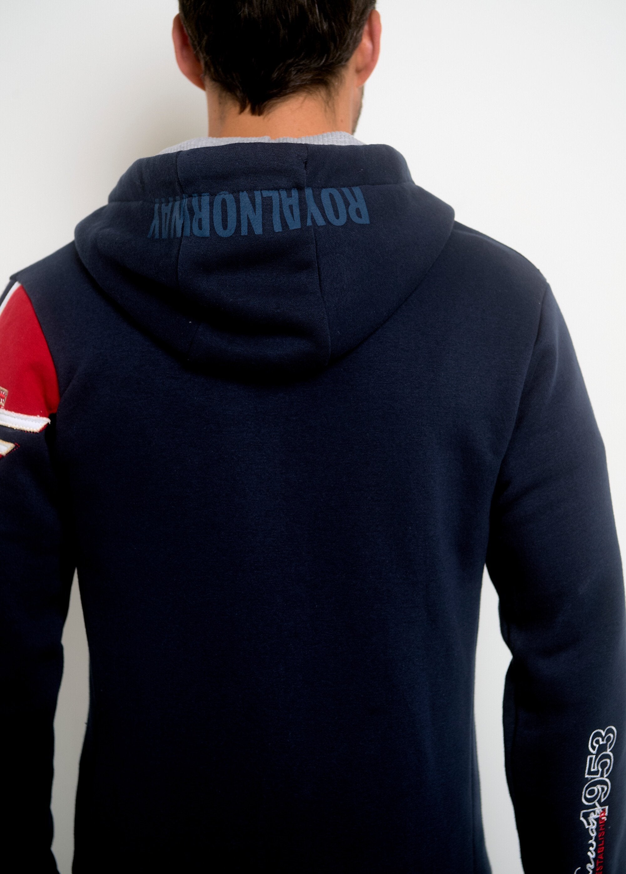 Sudadera_con_capucha_y_letras_para_hombre_Marina_DO2_slim