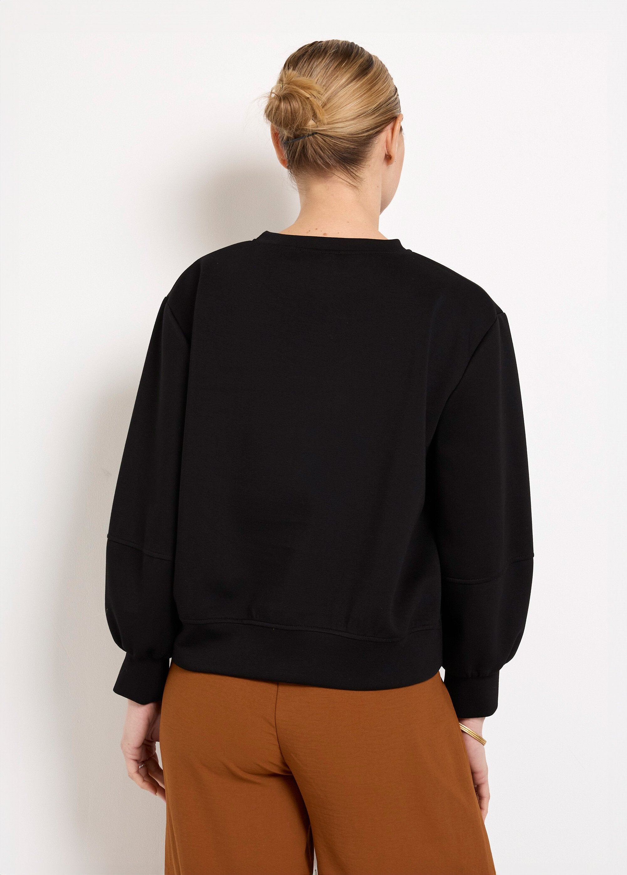 Sudadera_corta_de_cuello_redondo_de_punto_suave_Negro_DO1_slim