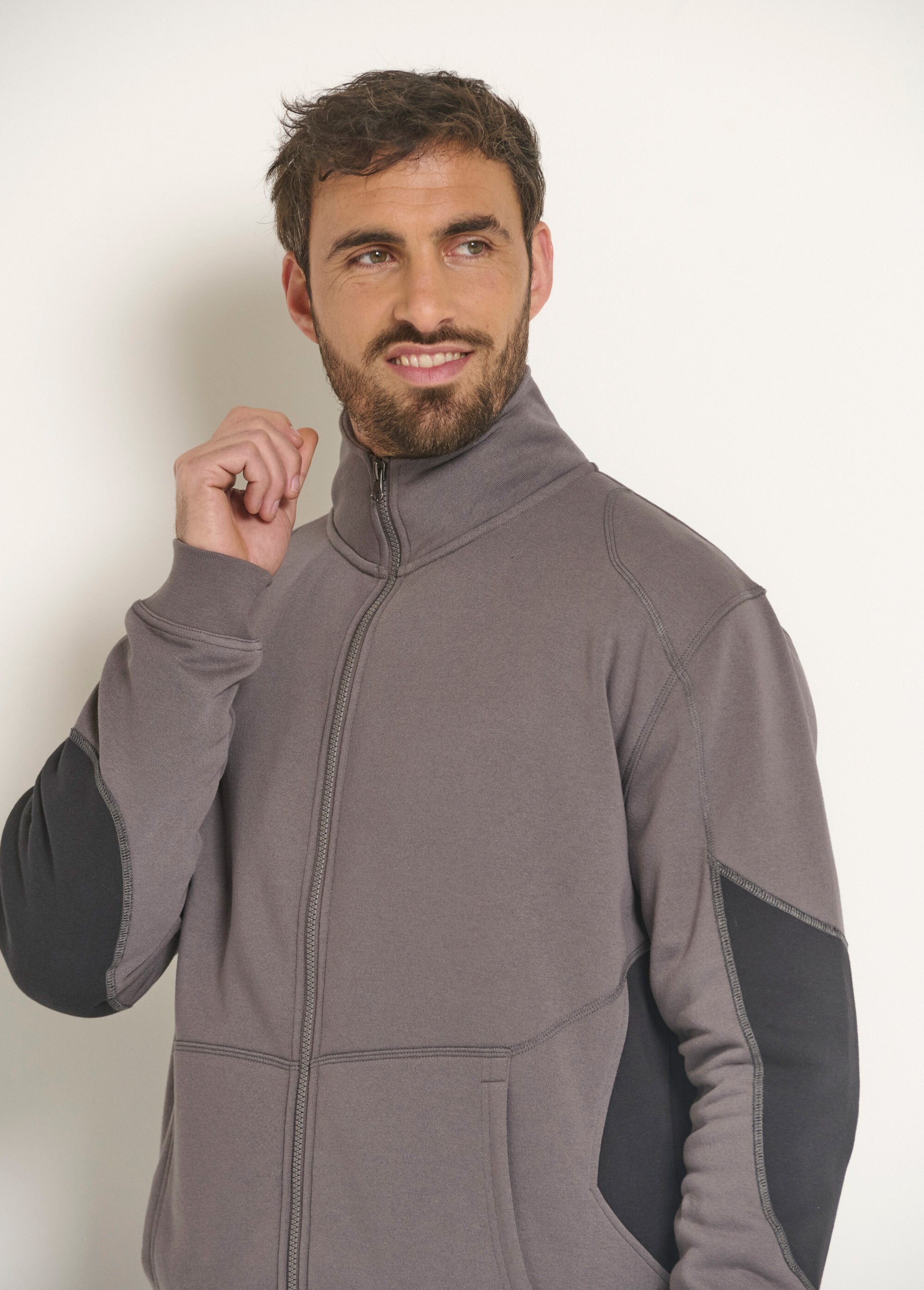 Cómoda_sudadera_con_cremallera_y_cuello_alto_Gris_DE1_slim