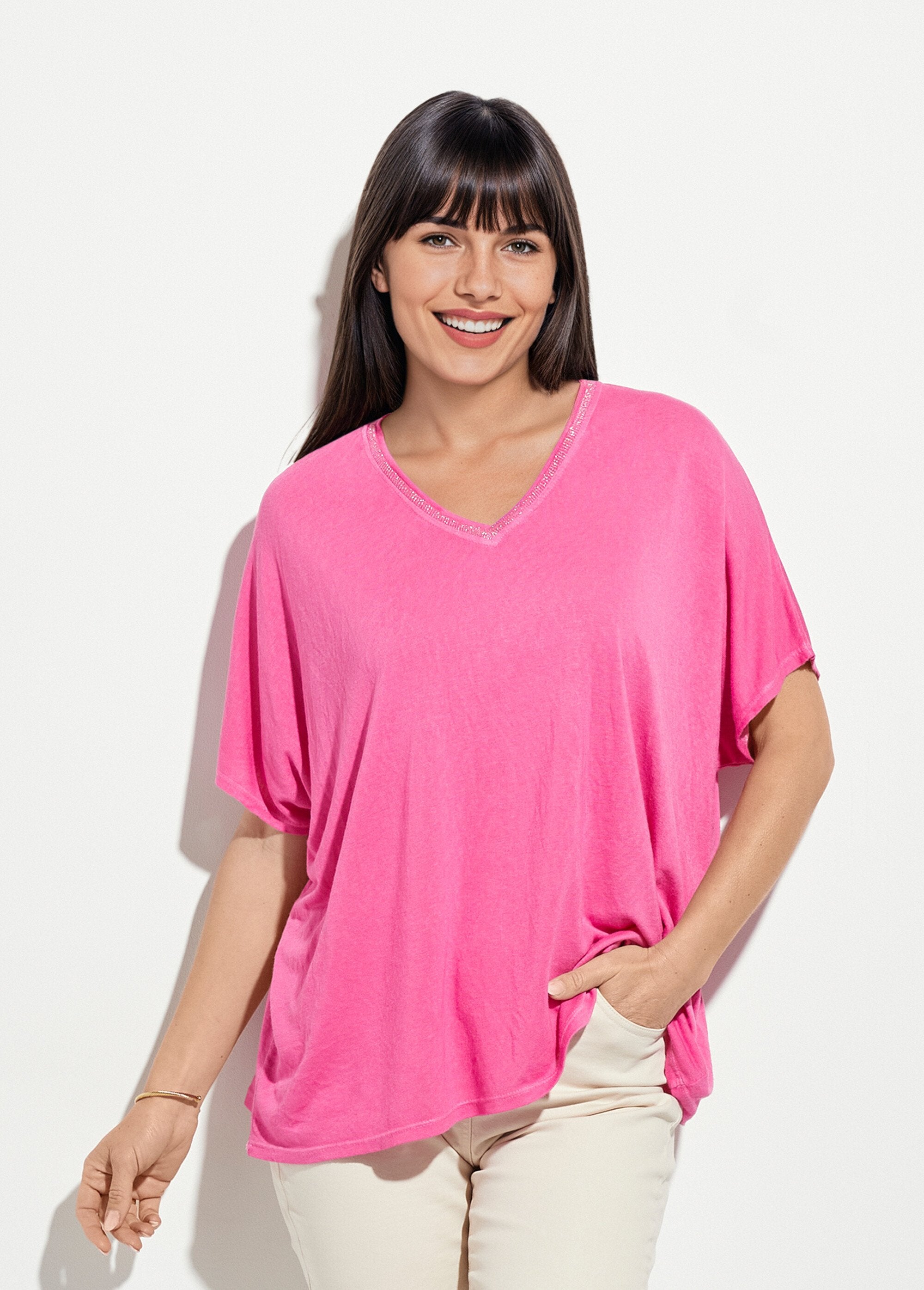 Camiseta_metalizada_con_cuello_en_V_y_mangas_kimono_Fucsia_FA1_slim