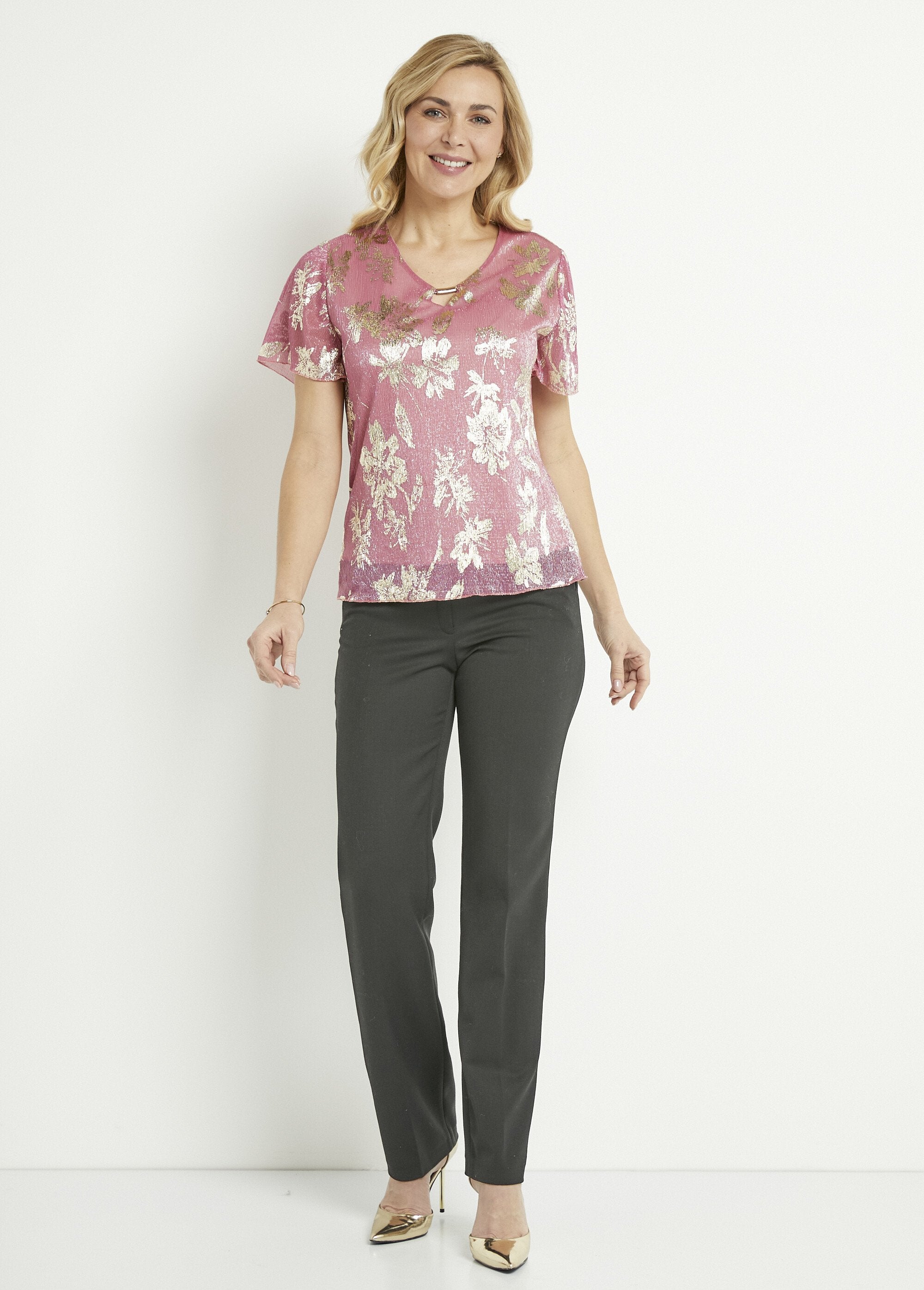 Camiseta_corta_con_estampado_de_follaje_dorado_Rosa_SF1_slim