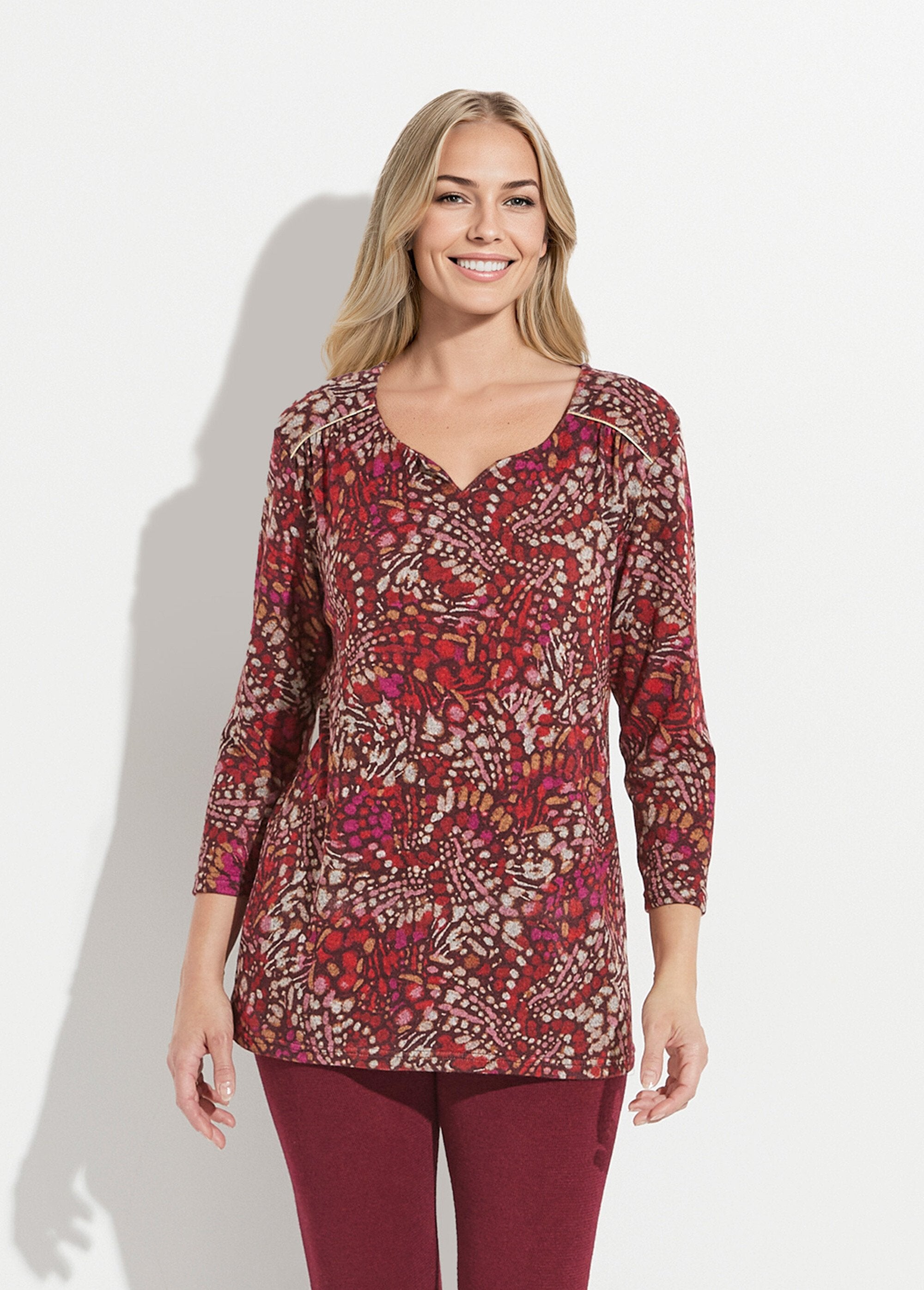 Camiseta_larga_acampanada_con_mangas_3/4_y_estampado_tachas_Burdeos_y_rosa_FA1_slim