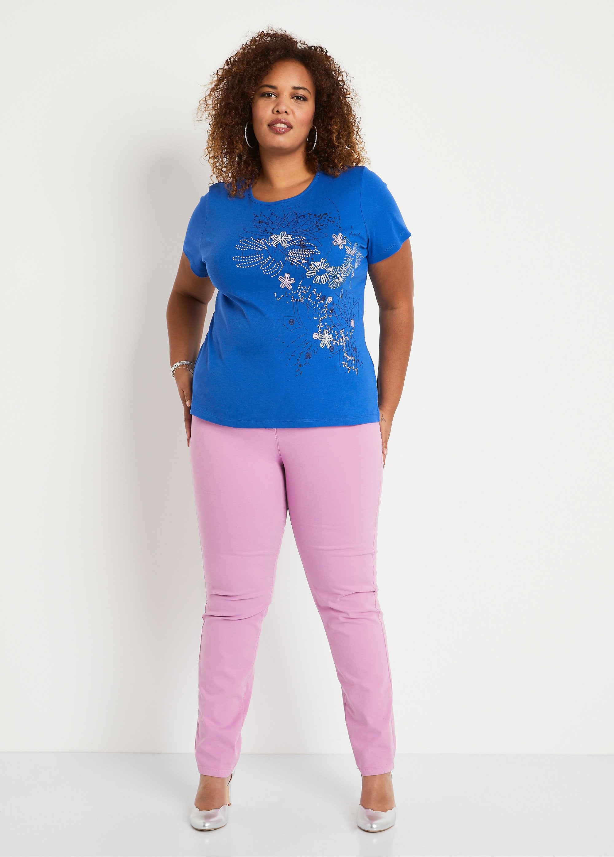 Camiseta_larga_de_estampado_floral_con_aberturas_laterales_Azul_SF1_curvy