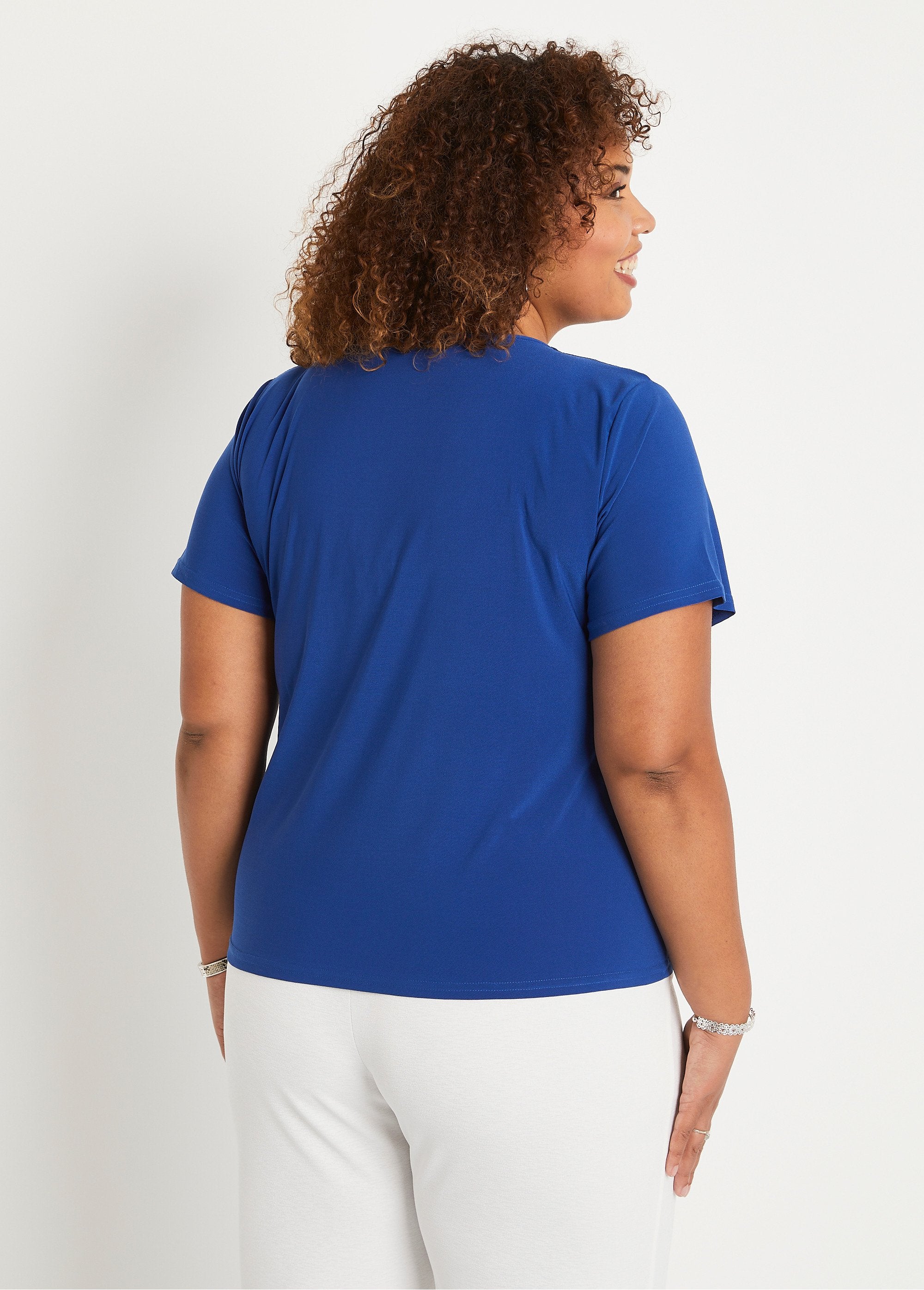 Camiseta_de_manga_corta_lisa_o_estampada_azul_liso_DO1_curvy