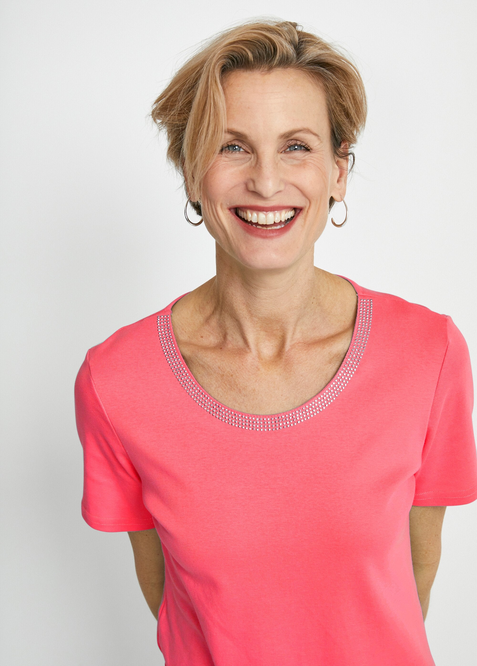 Camiseta_de_manga_corta_con_tachuelas_Coral_DE1_slim