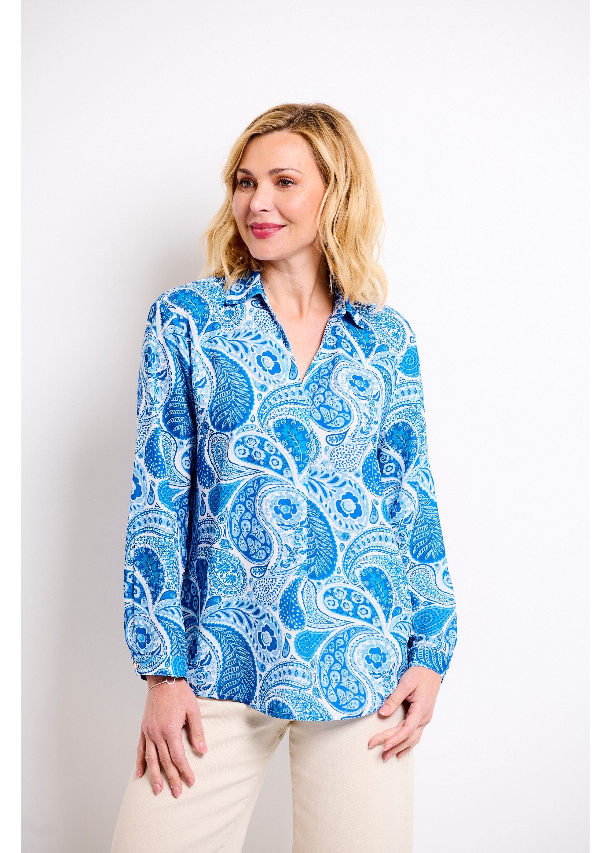 Túnica_larga_suelta_con_estampado_paisley_Azul_y_blanco_FA1_slim