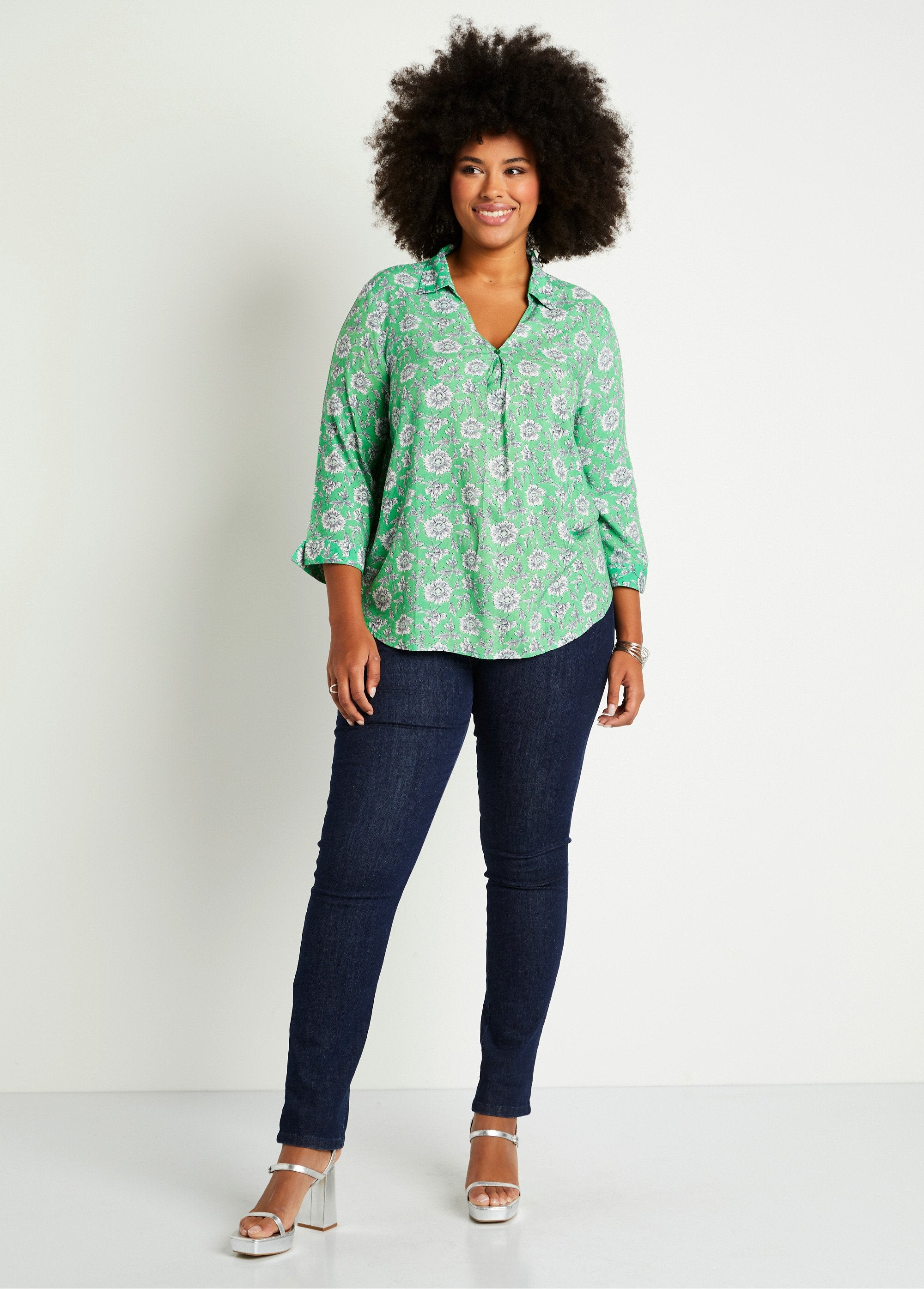 Túnica_larga_evasé_floral_verde_y_blanco_SF1_curvy