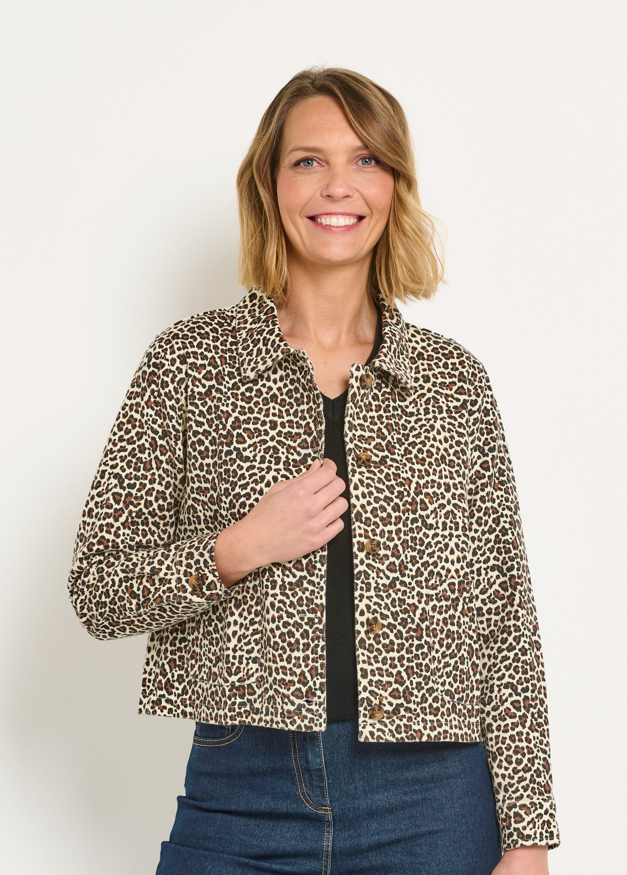 Chaqueta_corta_de_lona_con_estampado_de_leopardo_Leopardo_FA1_slim